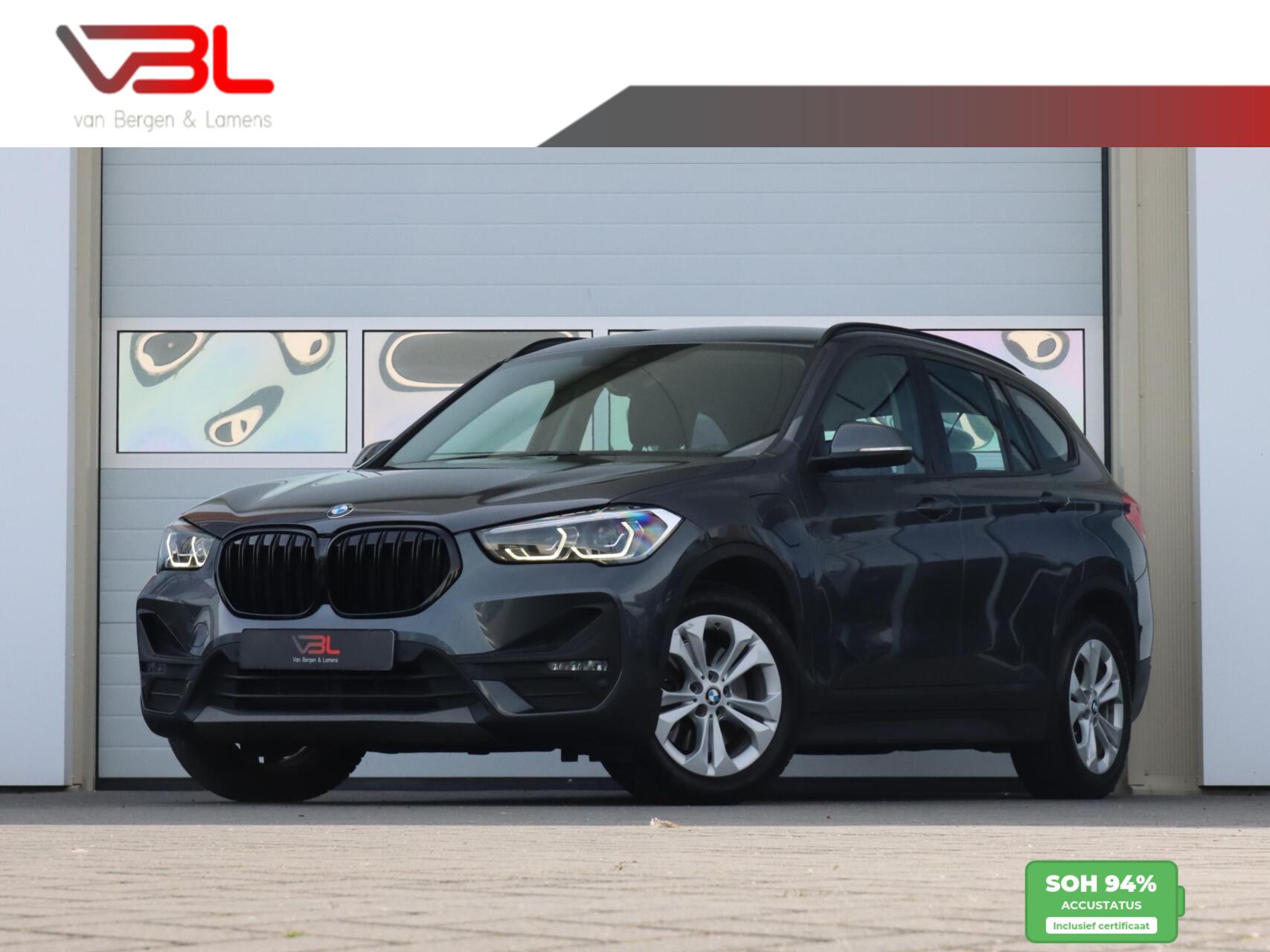 BMW X1 xDrive25e High Executive | 94% SOH | Sportstoelen | Apple Carplay 2021 - voorkant
