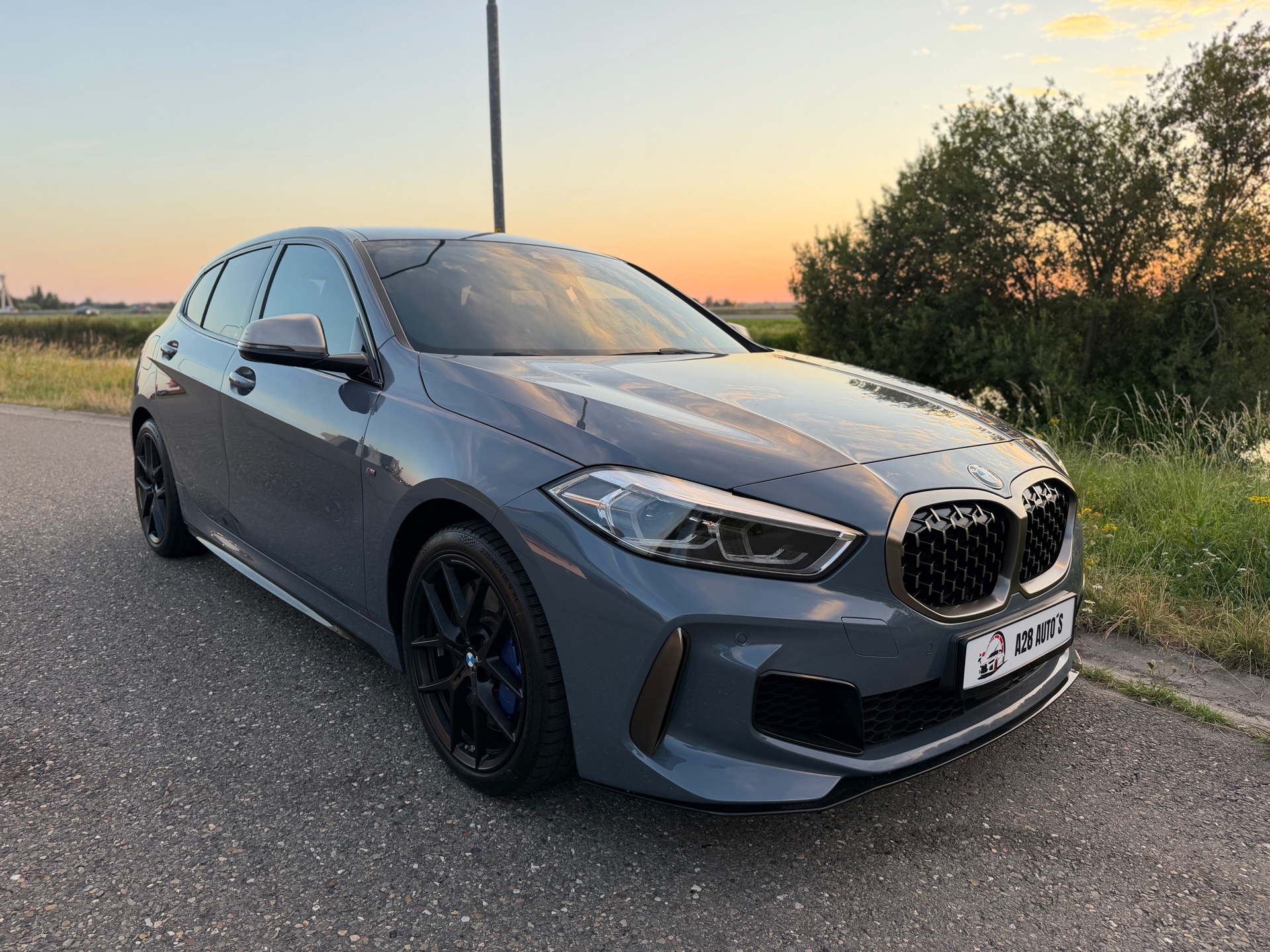 BMW 1-serie M135i xDrive Executive | Head up CarPlay| Automaat | NAP | Memory 2020 - voorkant