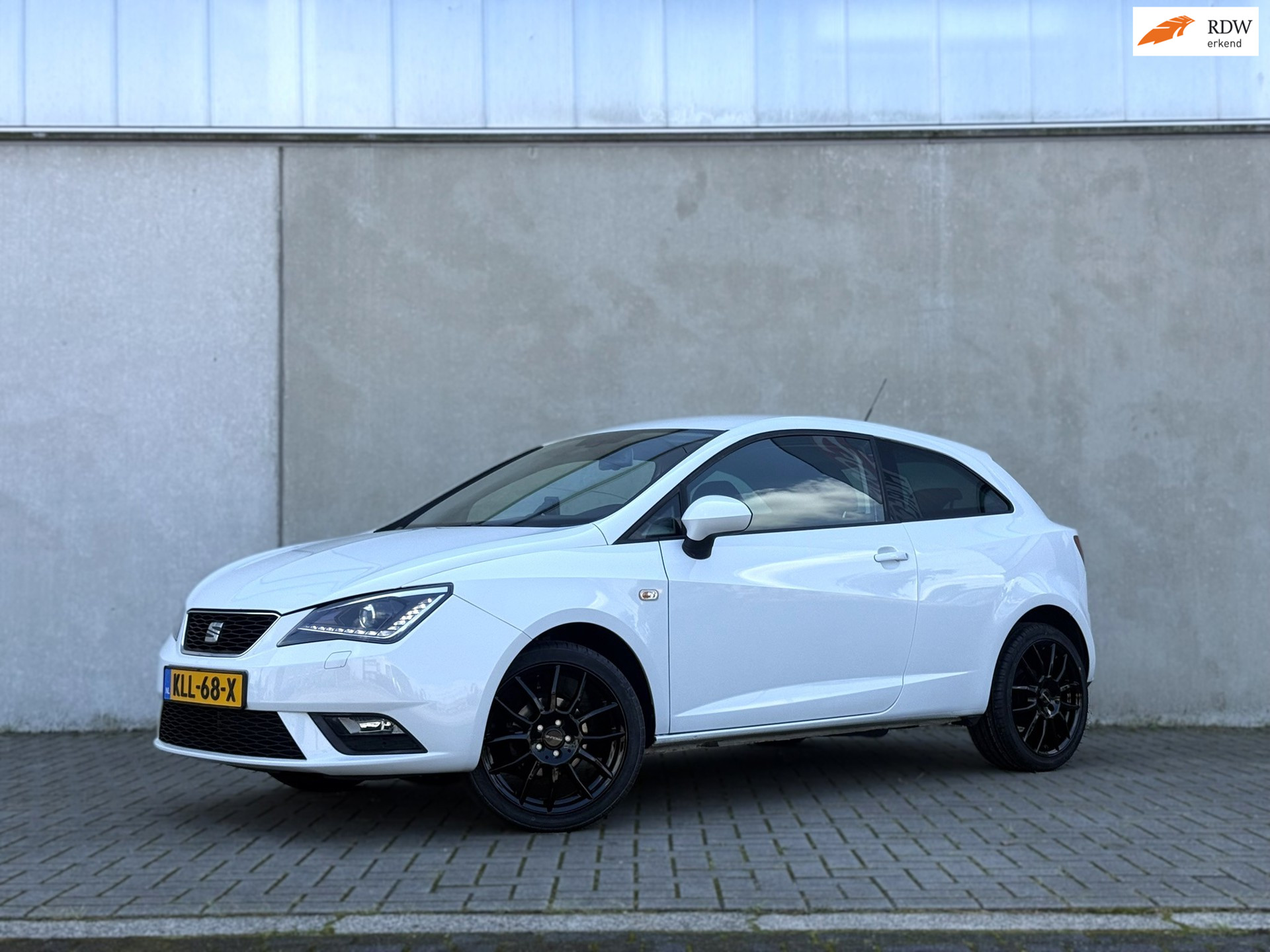 Seat Ibiza 1.2 Reference Xenon Clima Cruise 17inch 2014 - voorkant