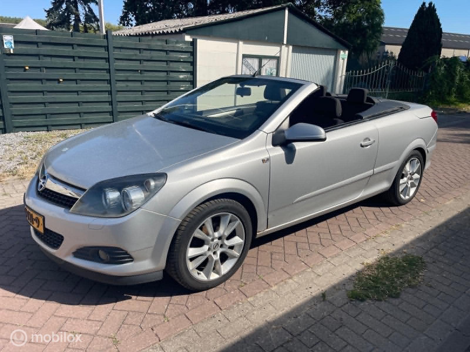 Foto van Opel Astra Twin Top