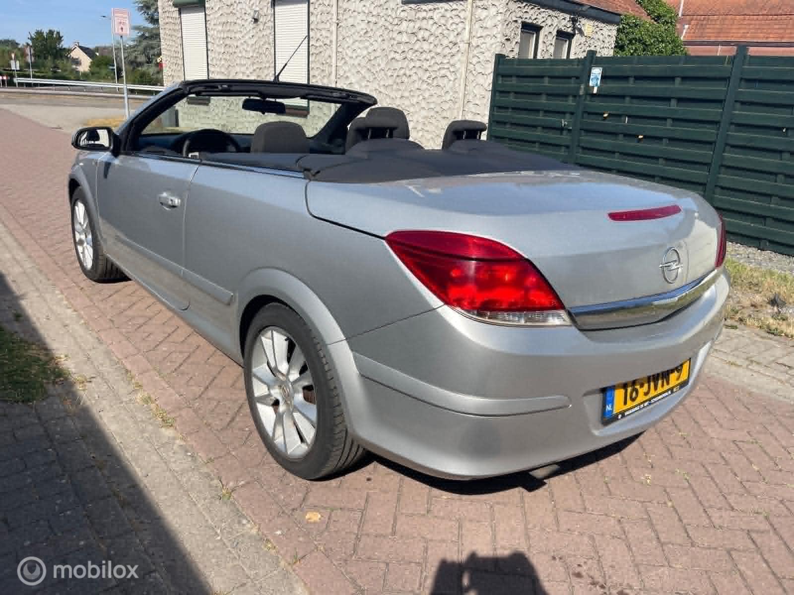 Foto van Opel Astra Twin Top