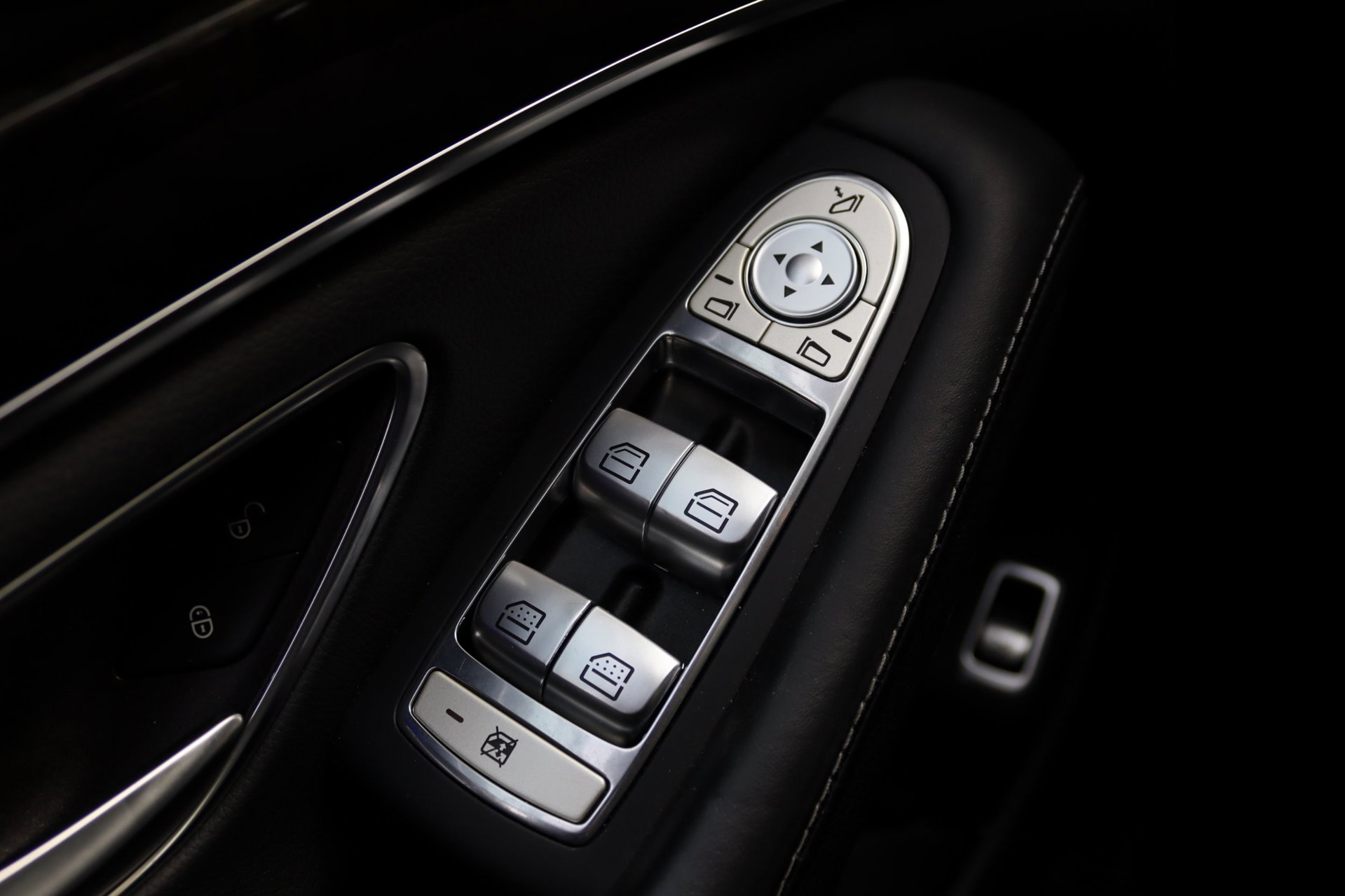 Foto van Mercedes-Benz S 500