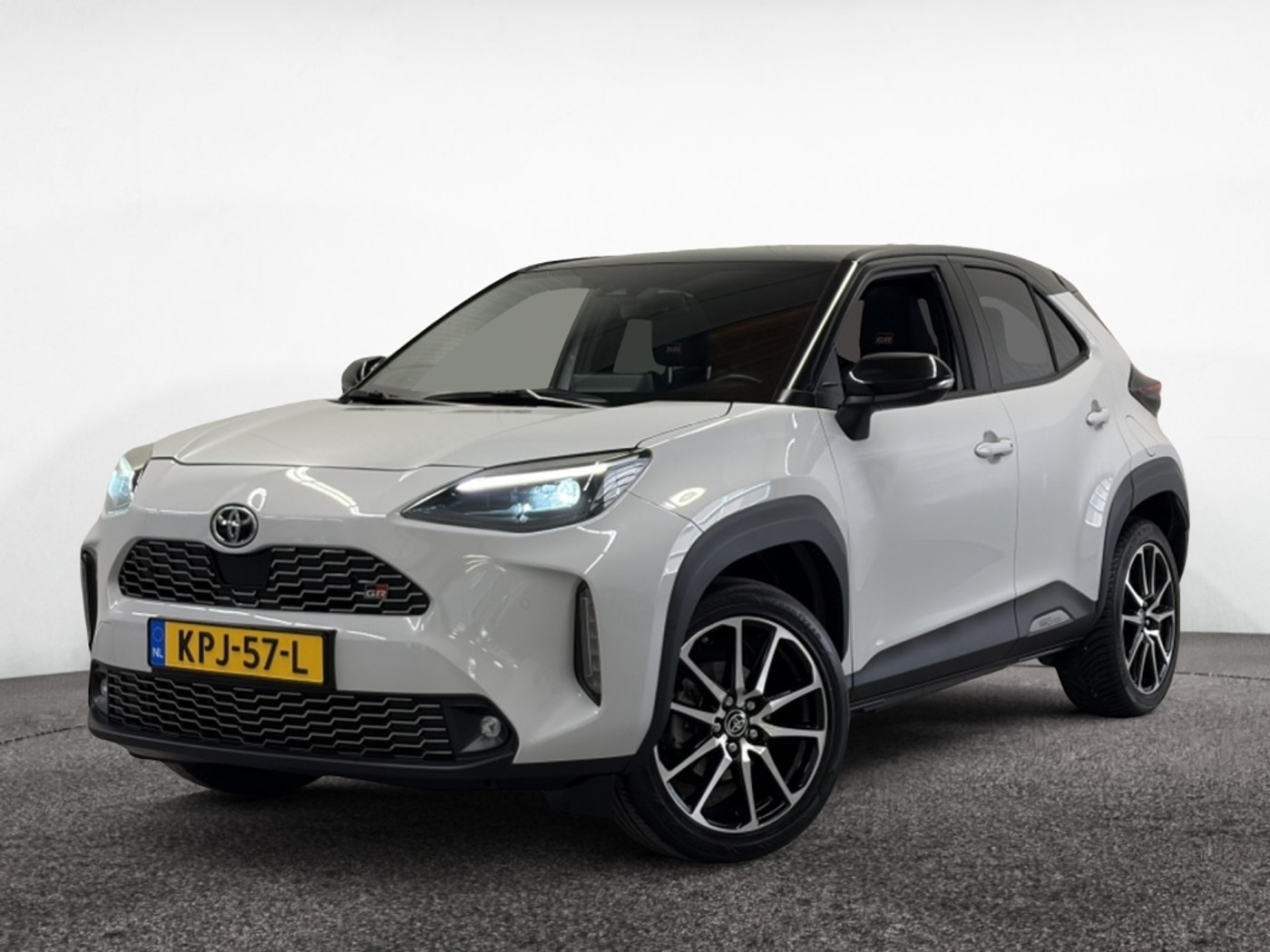 Toyota Toyota Yaris Cross 1.5 Hybrid GR Sport| JBL| Stoelverw.| Carplay| A.Camera| HUD| Panorama 2023 - voorkant
