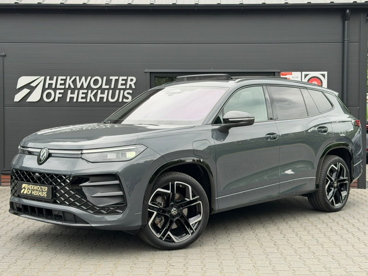 Volkswagen Tayron 1.5 eHybrid 272PK R-line | Black Style | Trekhaak | Pano | Groot scherm | Camera 2025 - voorkant