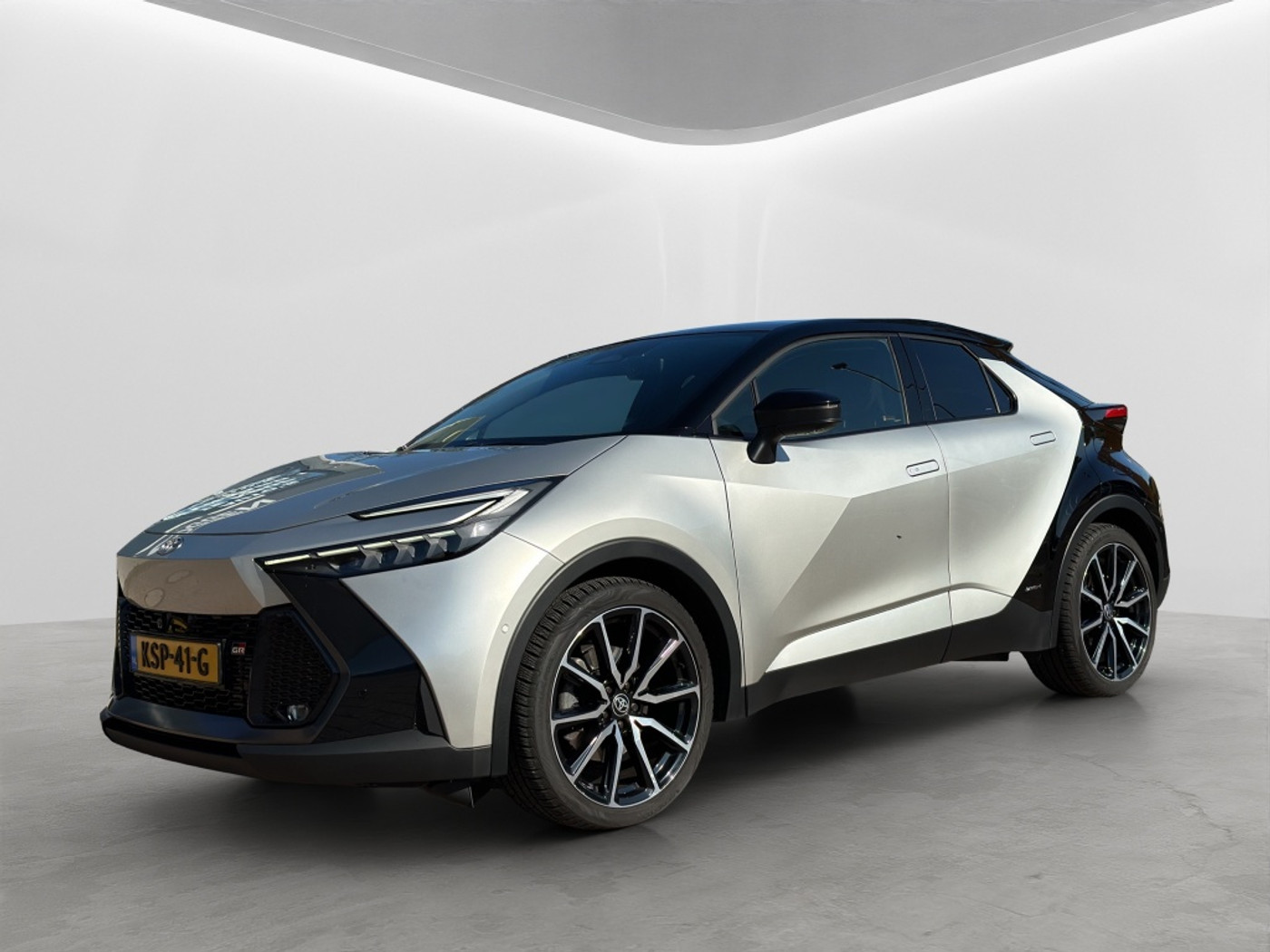 Toyota C-hr 2.0 Hyb 200 GR Pr AWD Pano JBL Led 360g 2024 - voorkant