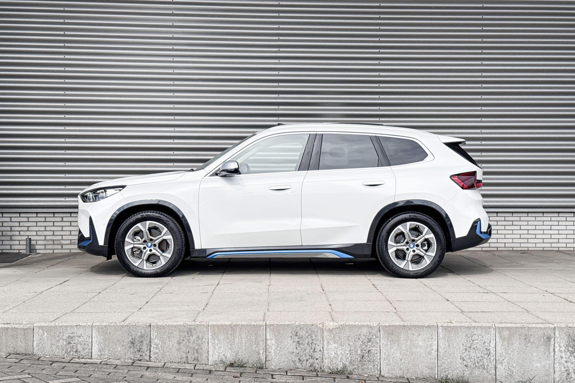 Foto van BMW Ix1 Xdrive30