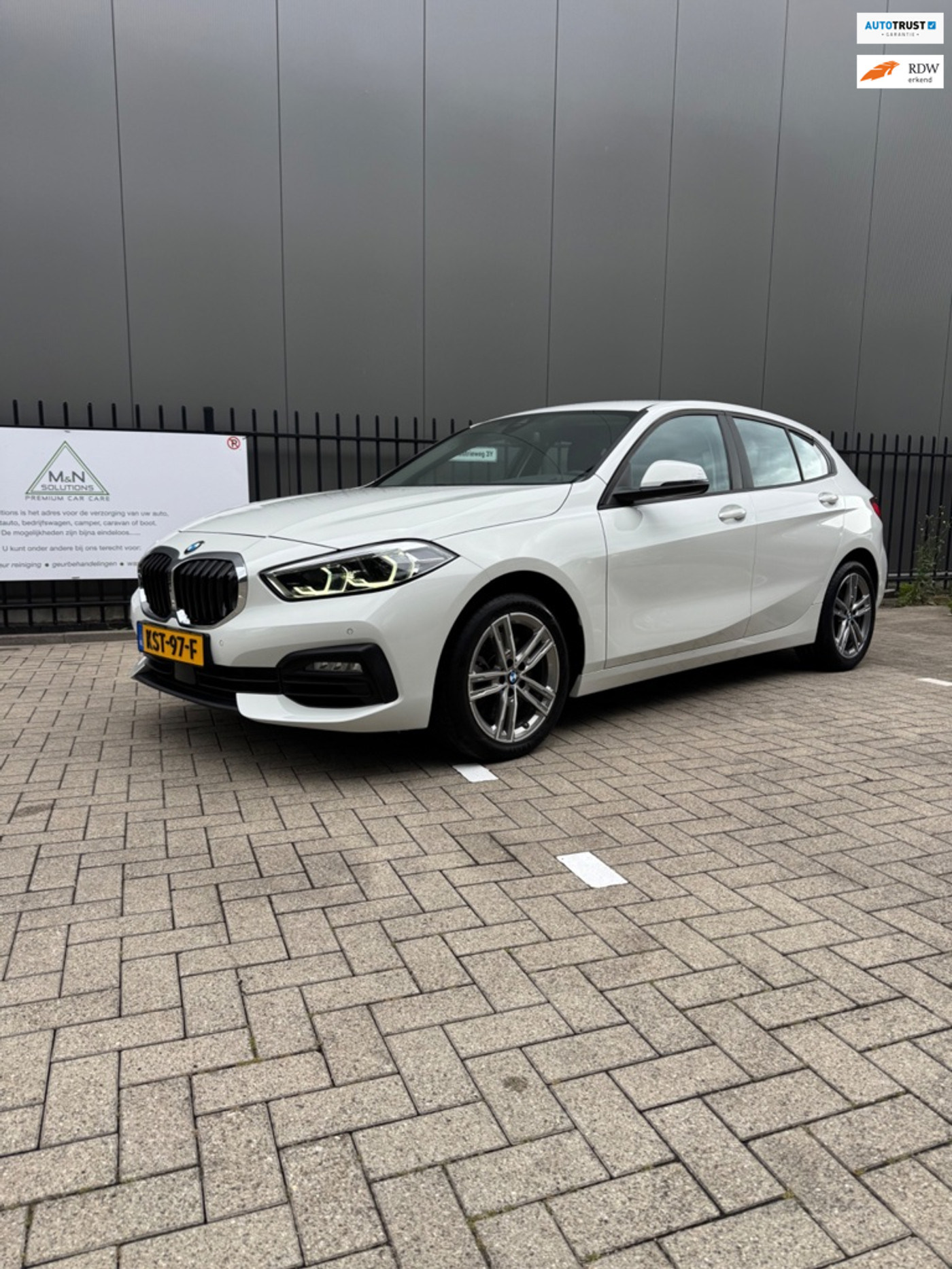 BMW 120i 120i Executive 2022 - voorkant