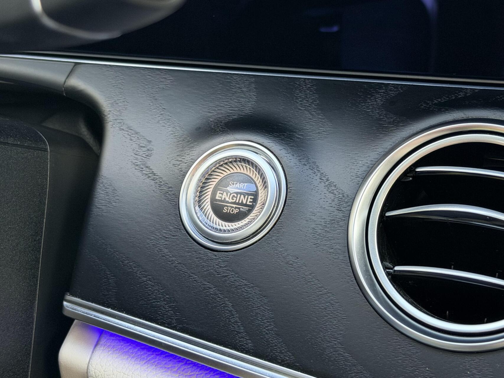 Foto van Mercedes-Benz E 300 E