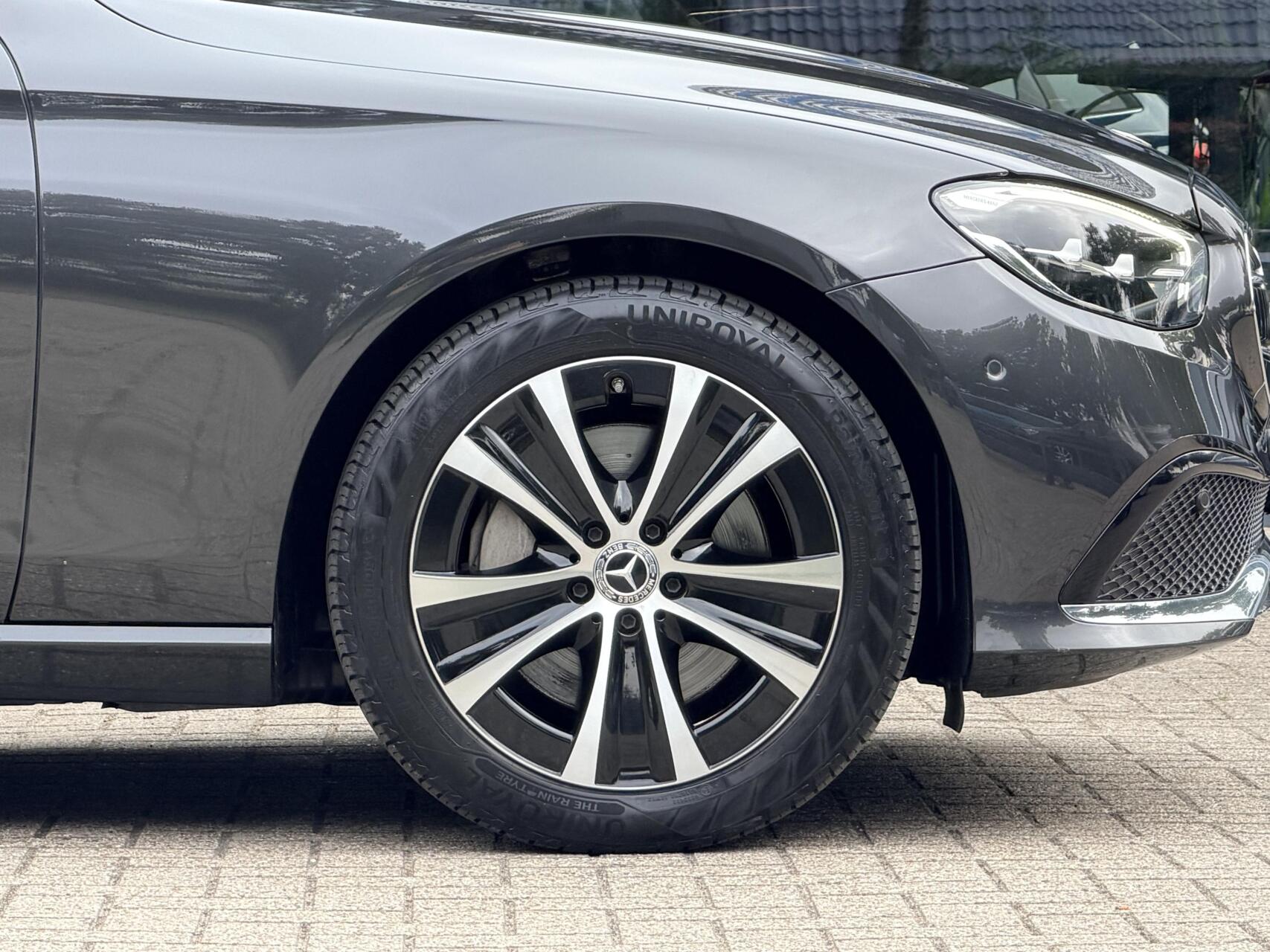 Foto van Mercedes-Benz E 300 E