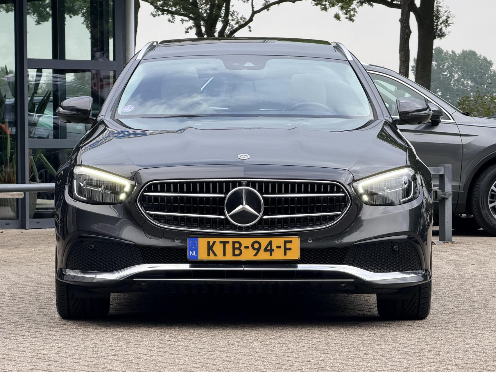 Foto van Mercedes-Benz E 300 E