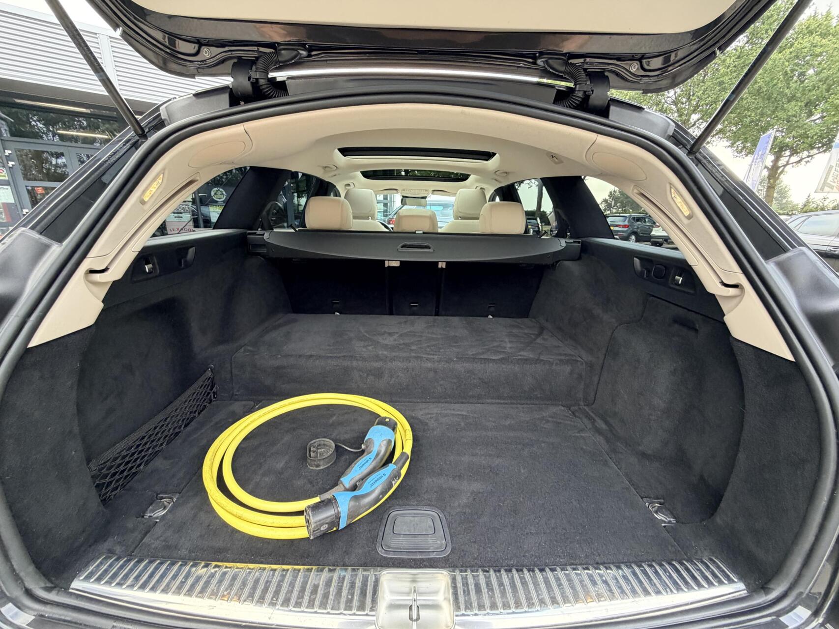 Foto van Mercedes-Benz E 300 E