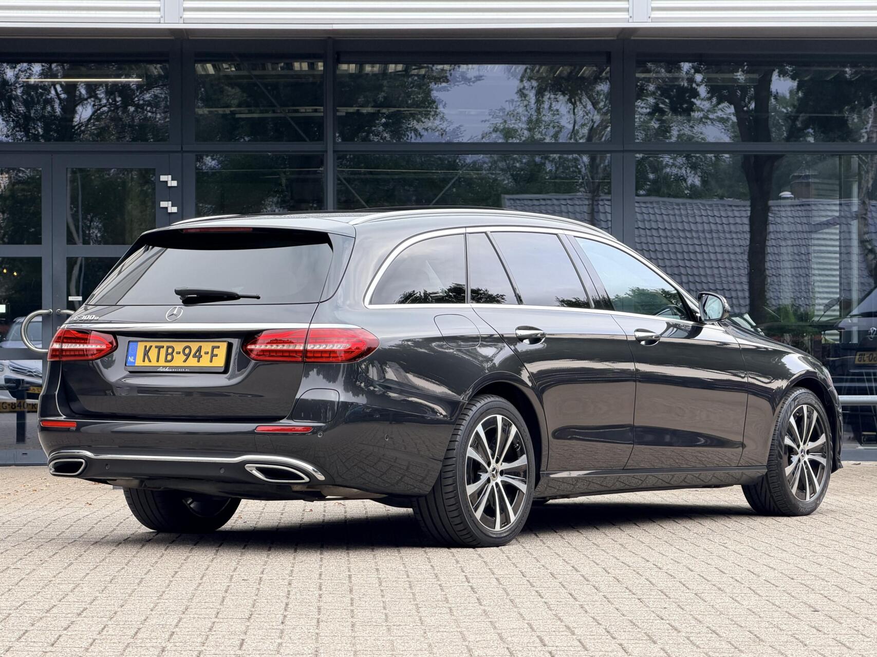 Foto van Mercedes-Benz E 300 E