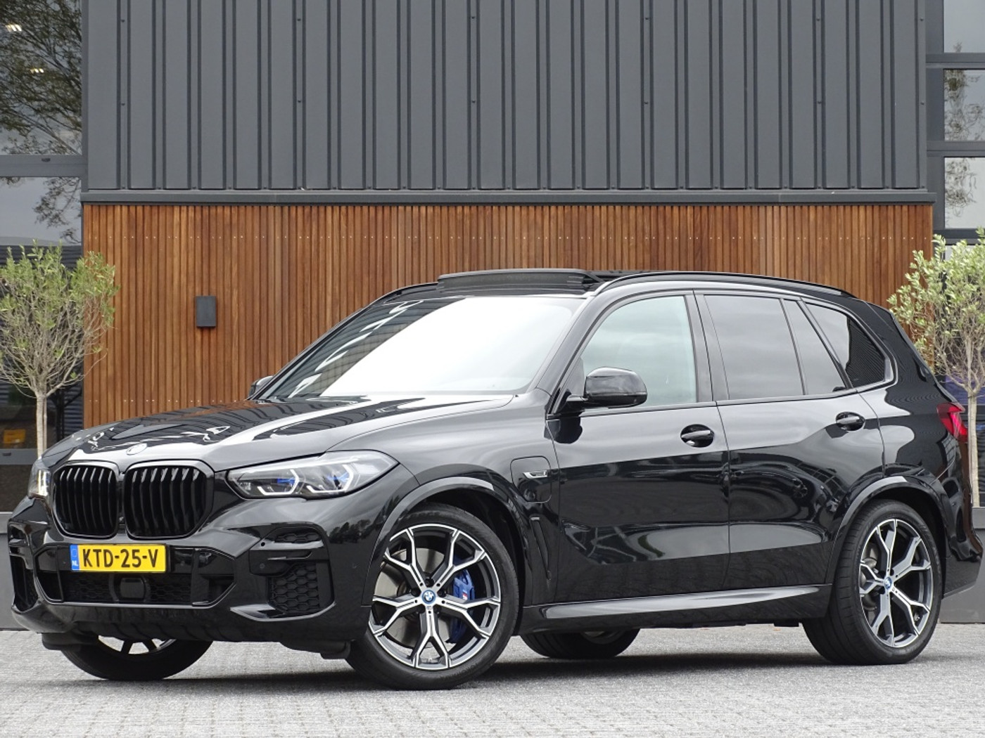BMW X5 Xdrive45e 45e 394PK X-Drive M-Sport / Skylounge / B&W / Carbon / Alcantara / 2023 2023 - voorkant