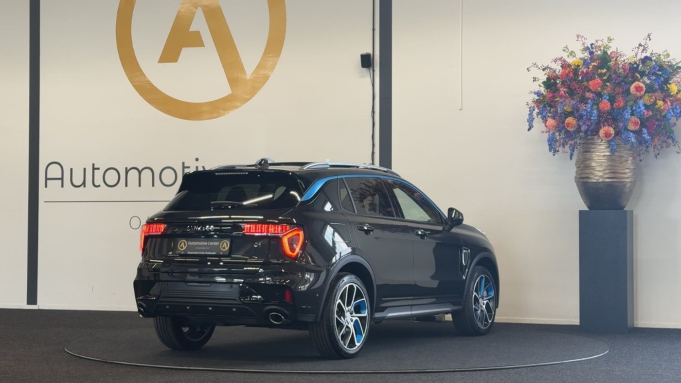 Foto van LYNK & Co 01