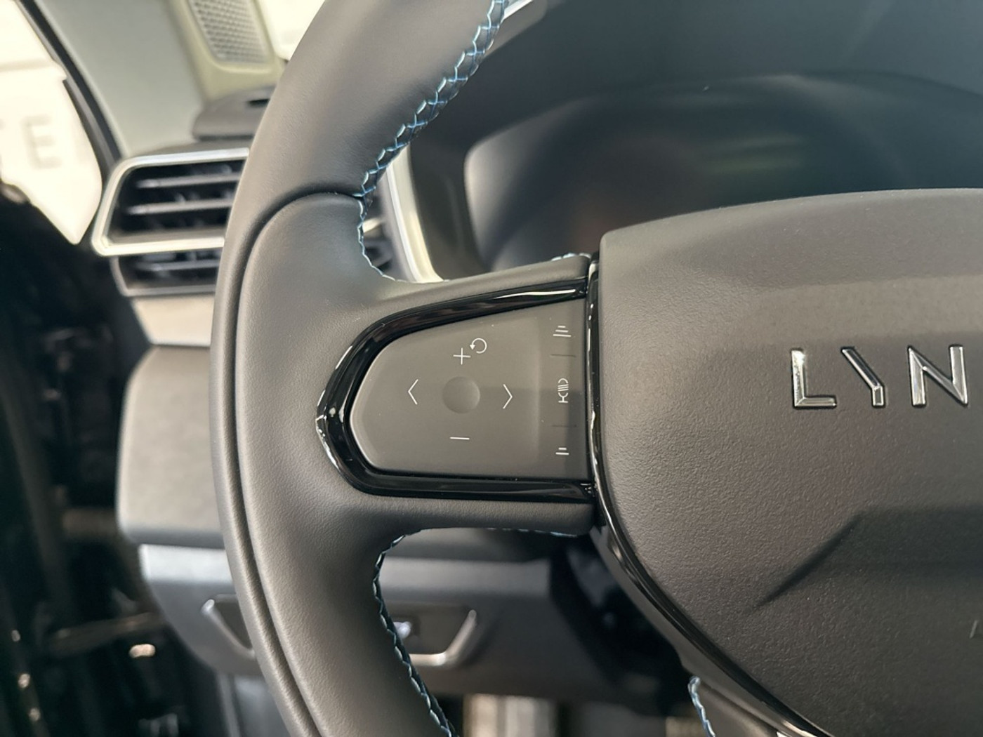 Foto van LYNK & Co 01
