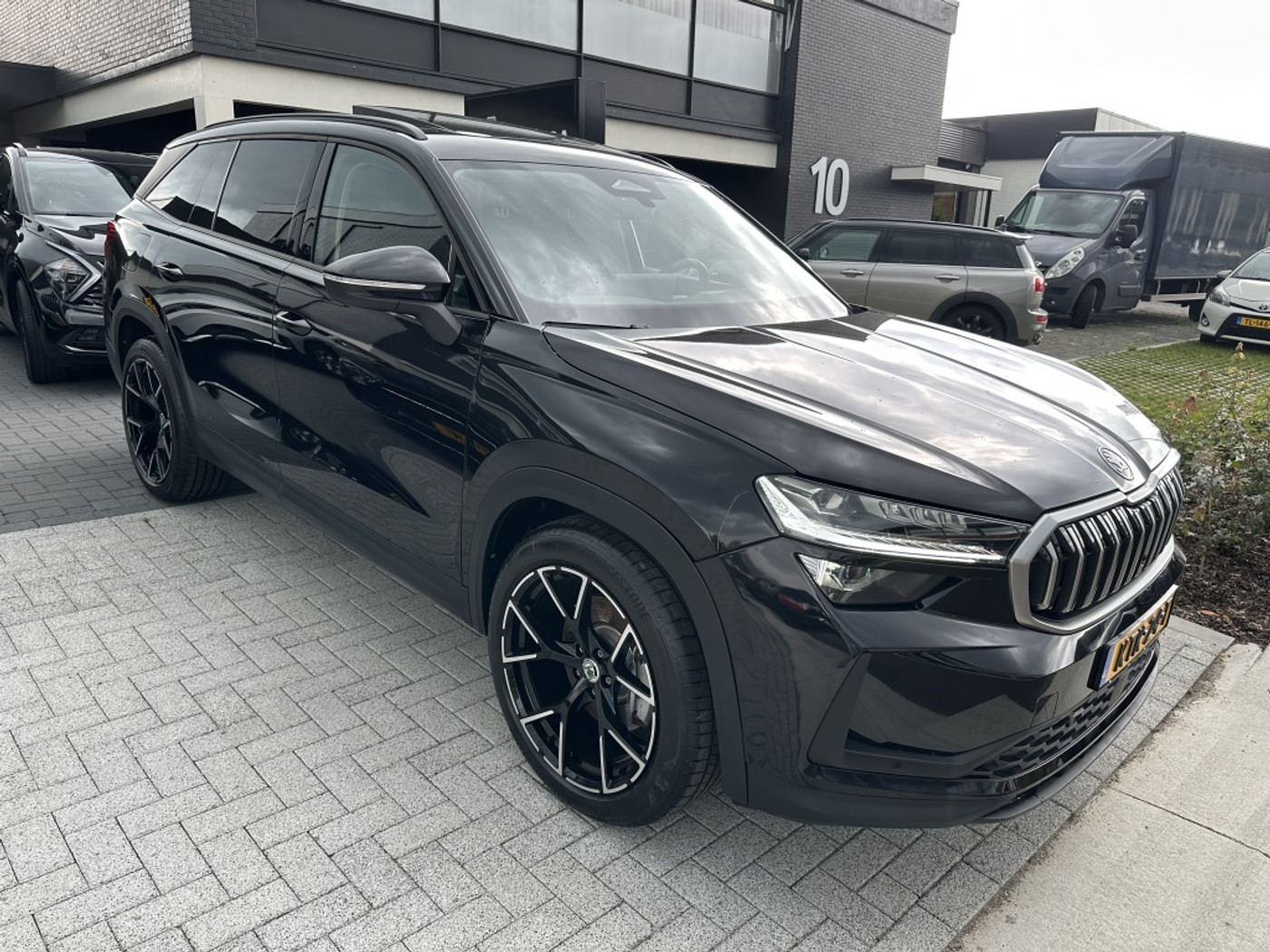 Skoda Kodiaq 1.5 TSI PHEV Sportline Business Leder Pano 2025 - voorkant