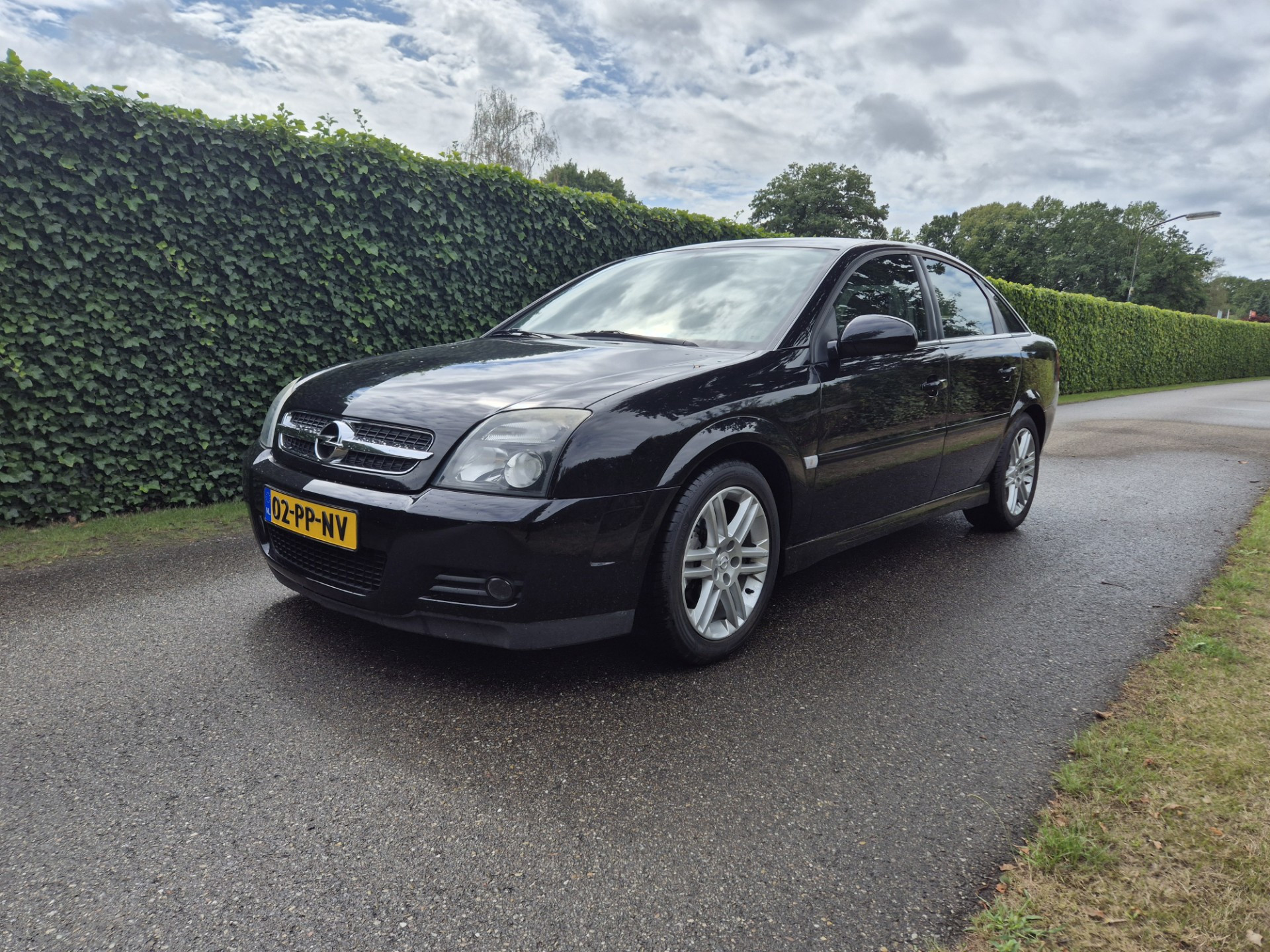 Opel Vectra 2.2-16V Elegance 2004 - voorkant