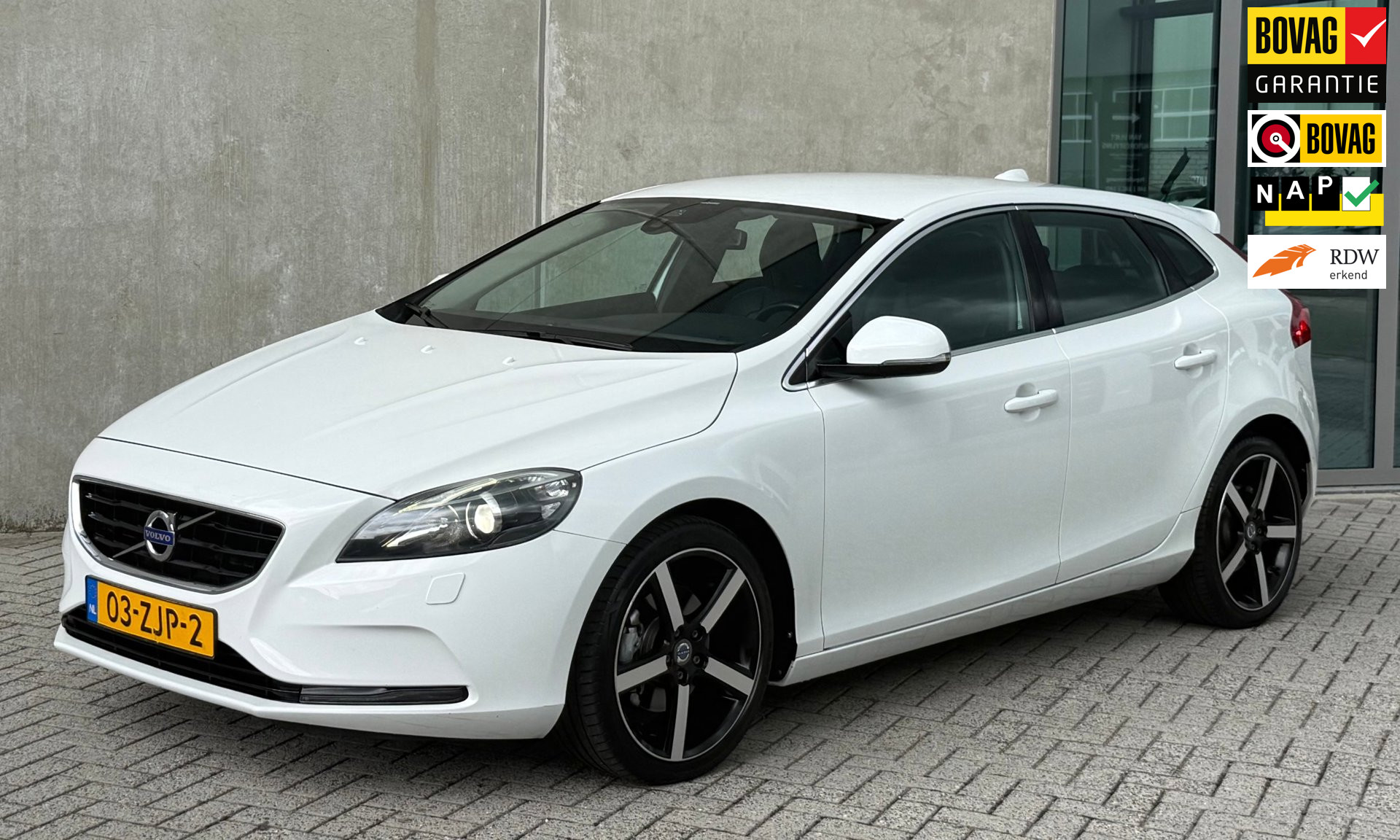 Volvo V40 1.6 T4 Summum 2012 180 PK Wit APK|NAP|LED|CAMERA 2012 - voorkant