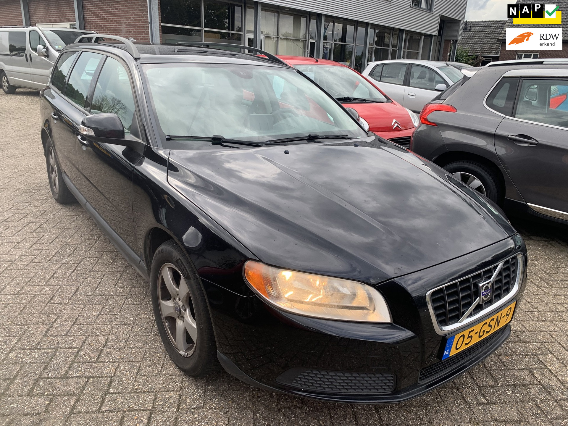 Volvo V70 2.0 Kinetic 2008 € 1.950,- 1 JAAR APK MOTORSTORING / SCHADE 2008 - voorkant
