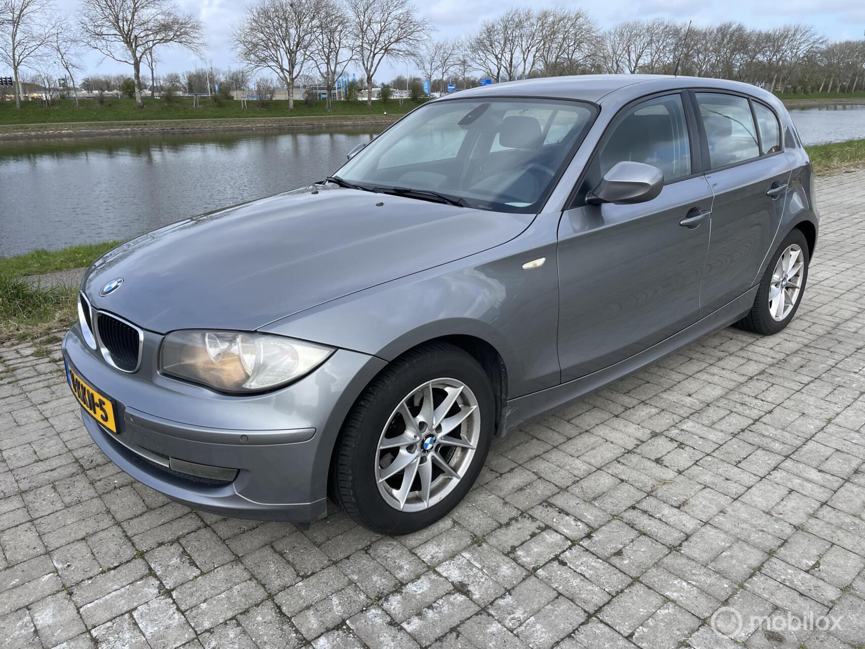 BMW 1er Reihe 116i Business Line 2010 - voorkant