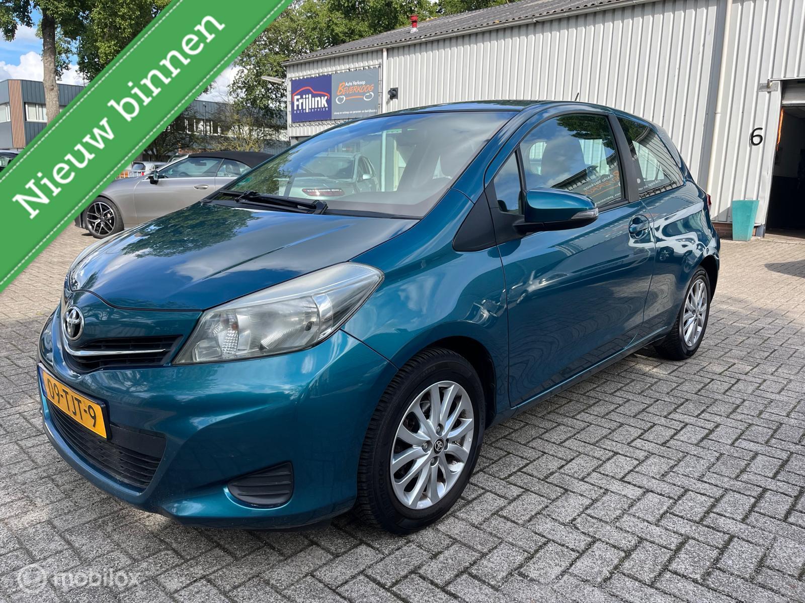 Toyota Toyota Yaris 1.3 VVT-i Aspiration 2012 - voorkant
