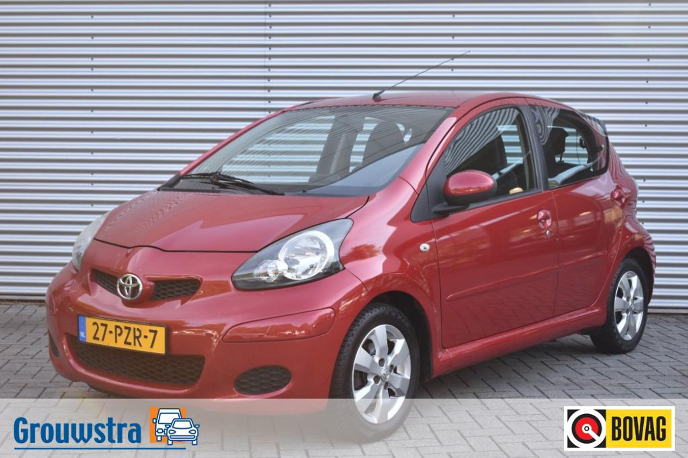 Toyota Toyota Aygo 1.0-12V ASPIRATION RED NAVIGATOR / AIRCO / LMV / 4-SEASON BANDEN / 2011 - voorkant