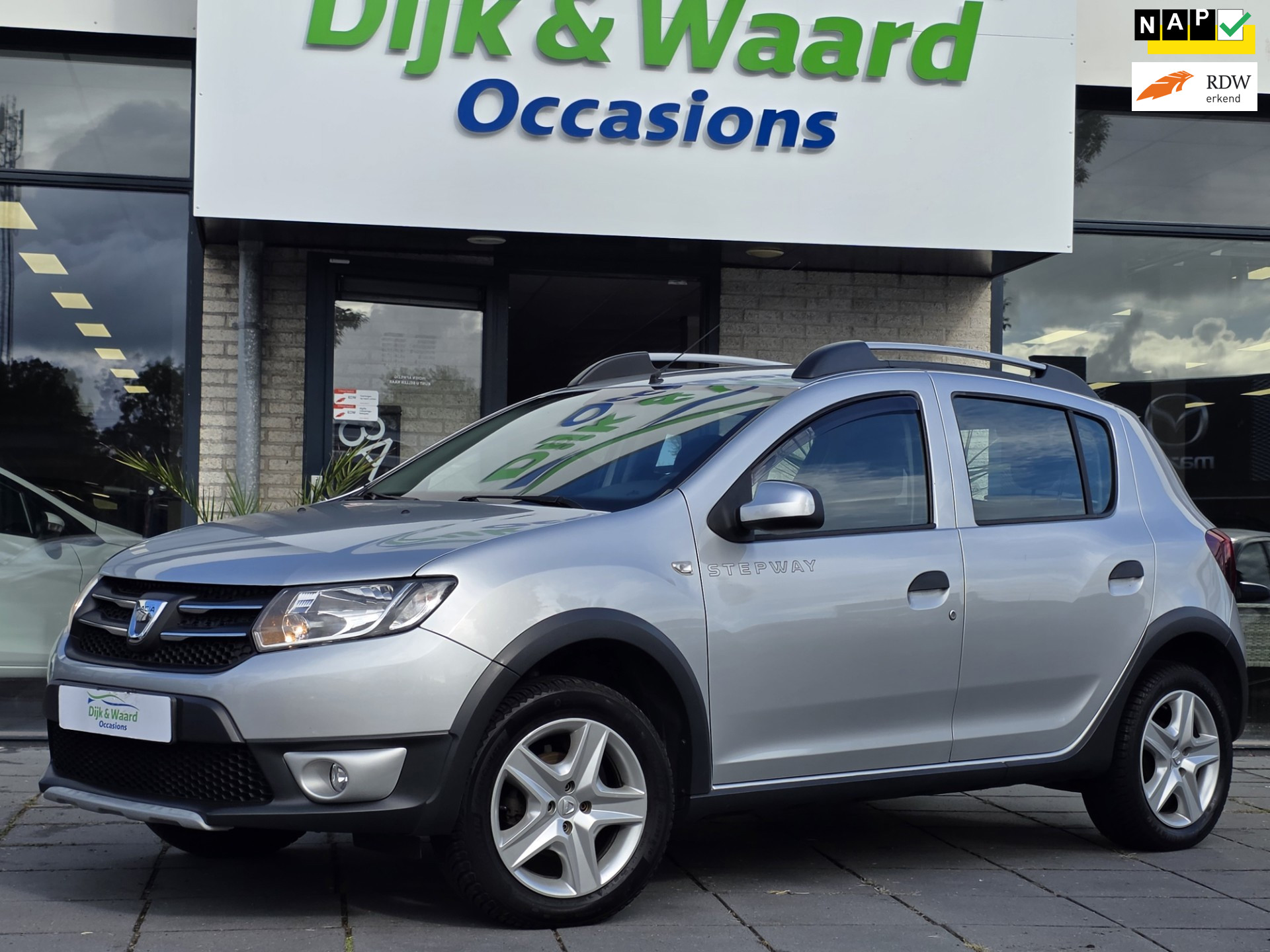 Dacia Sandero 0.9 TCe Stepway Lauréate - NAP - AIRCO - CRUISE - BLUETOOTH - 90 PK 2014 - voorkant