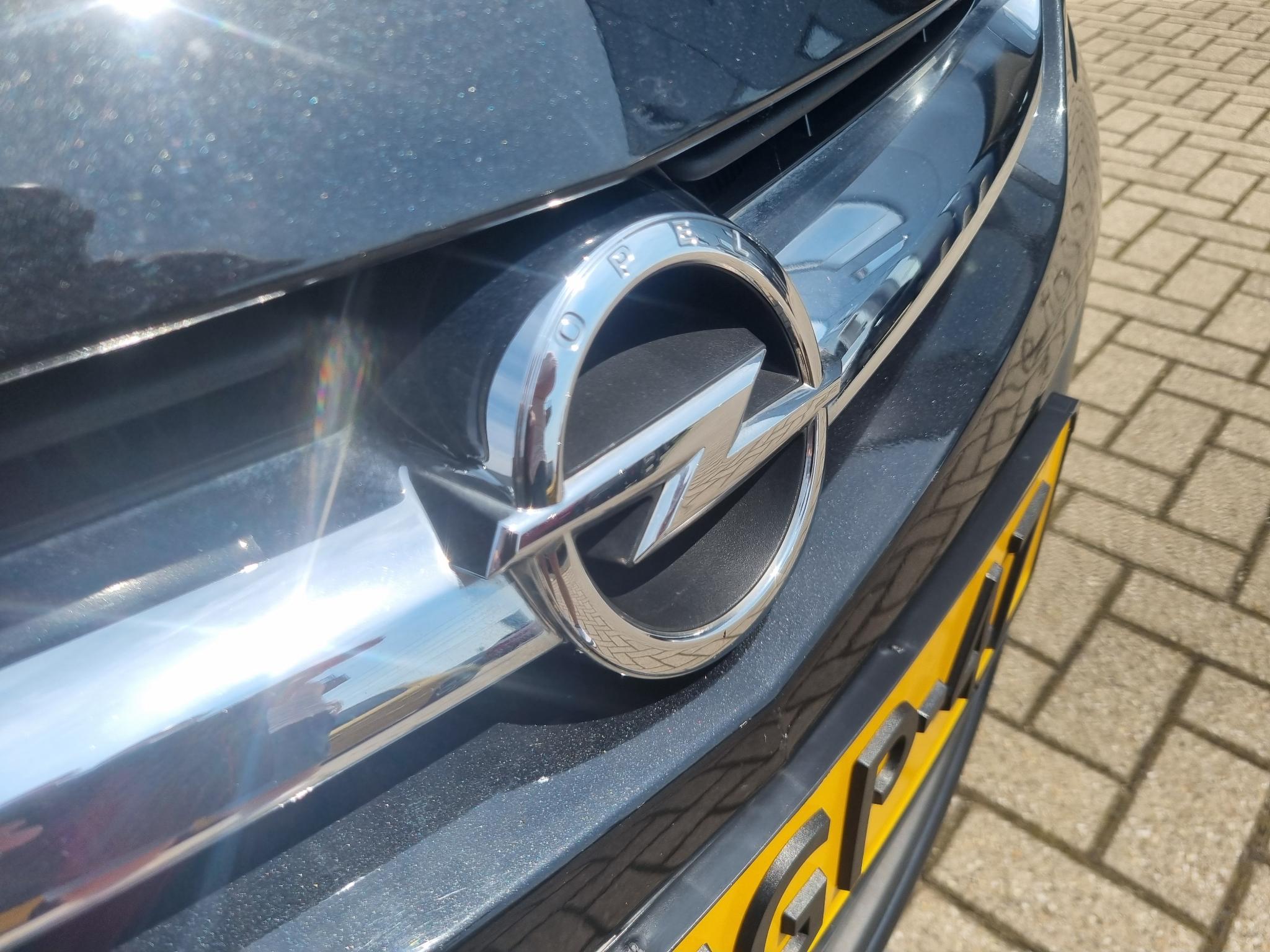 Foto van Opel Astra Notchback