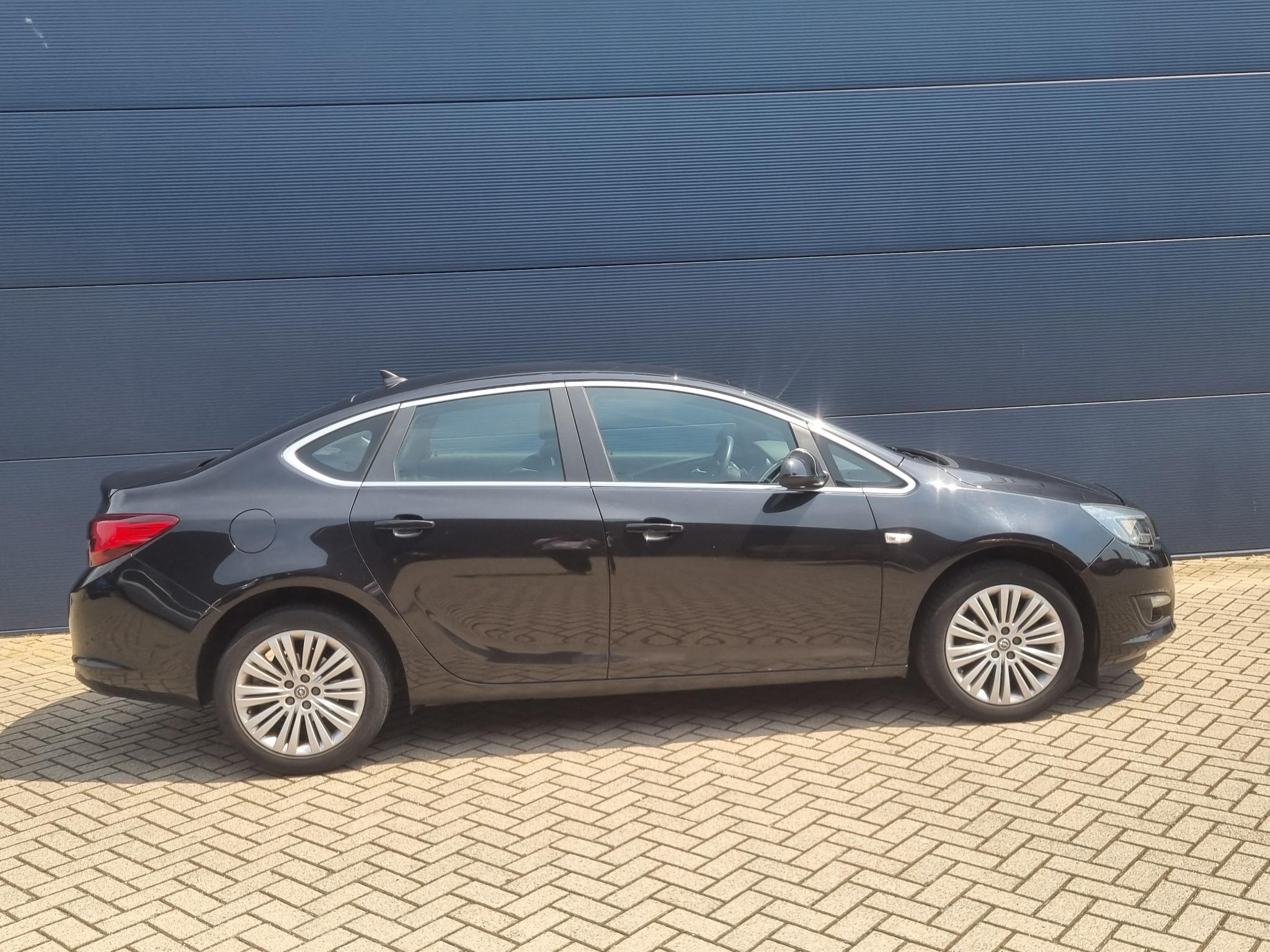 Foto van Opel Astra Notchback
