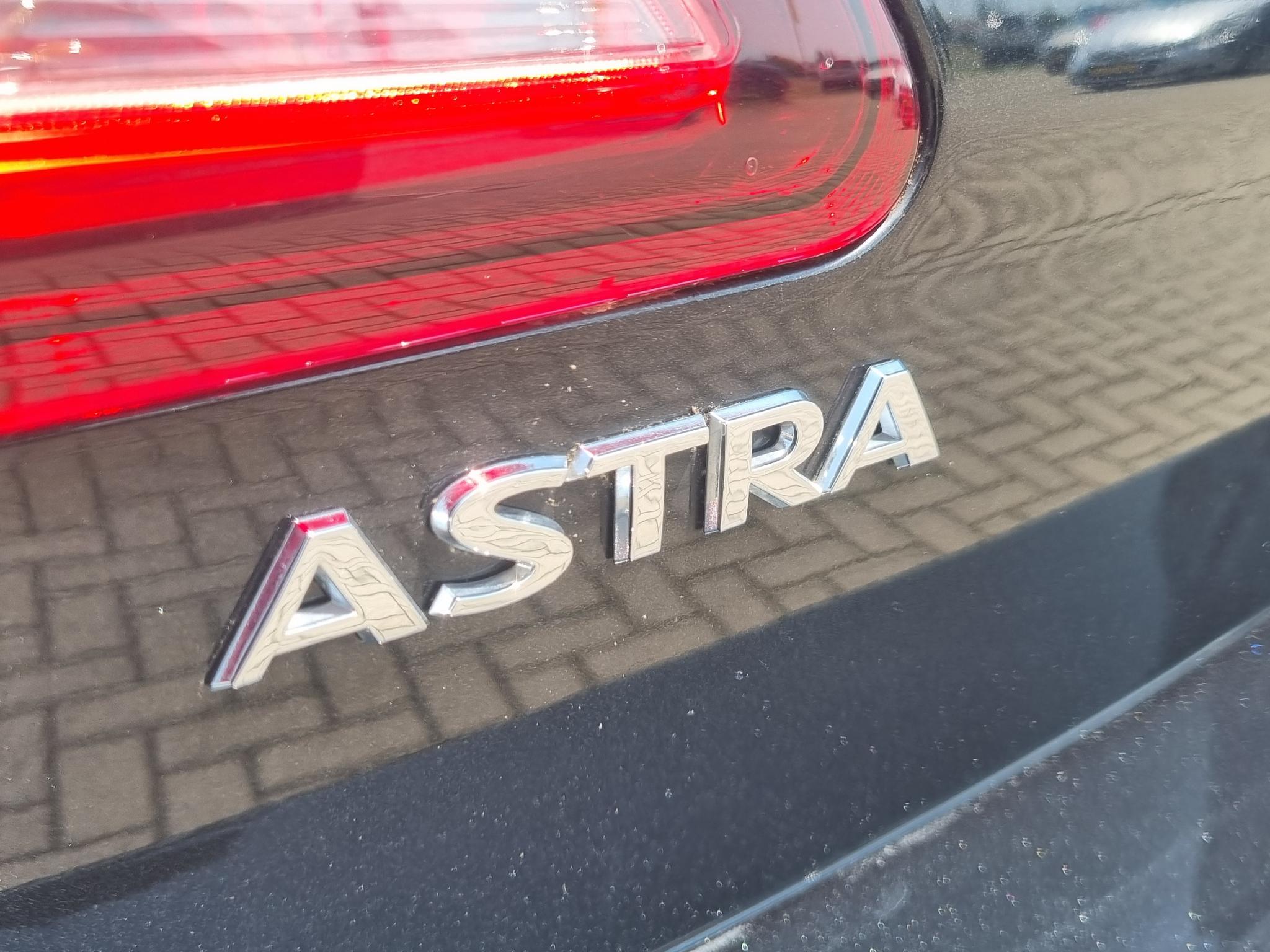 Foto van Opel Astra Notchback