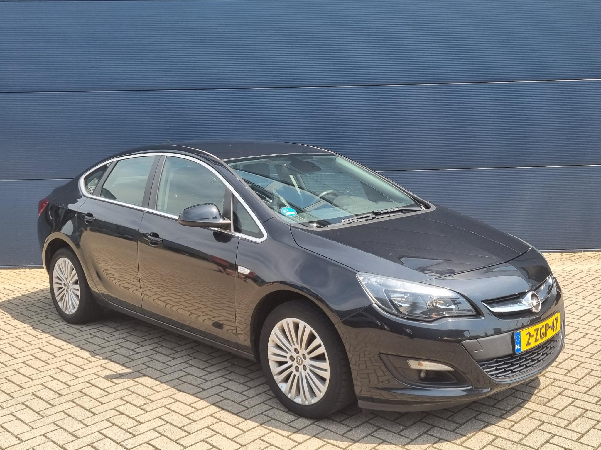 Foto van Opel Astra Notchback