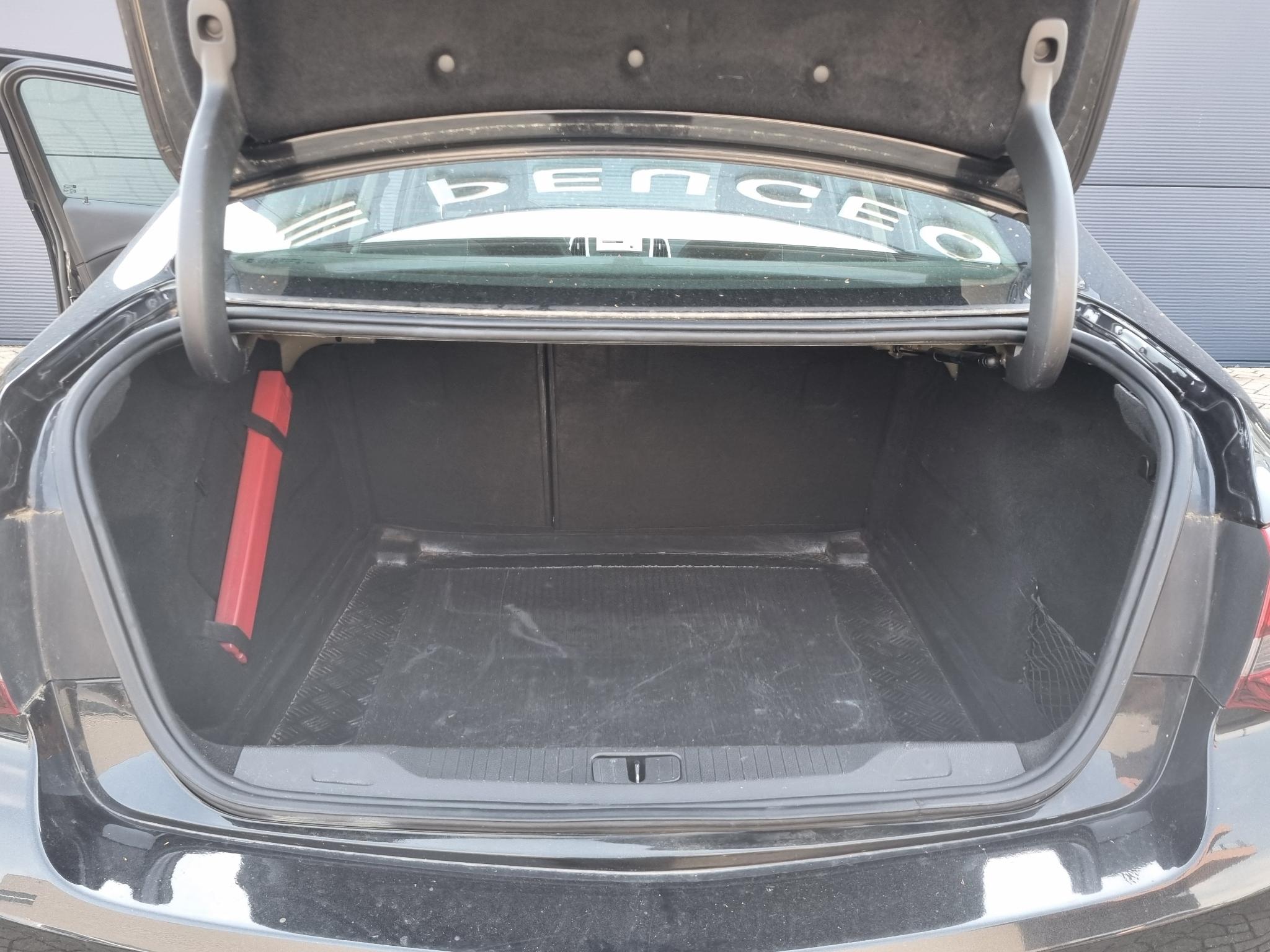 Foto van Opel Astra Notchback