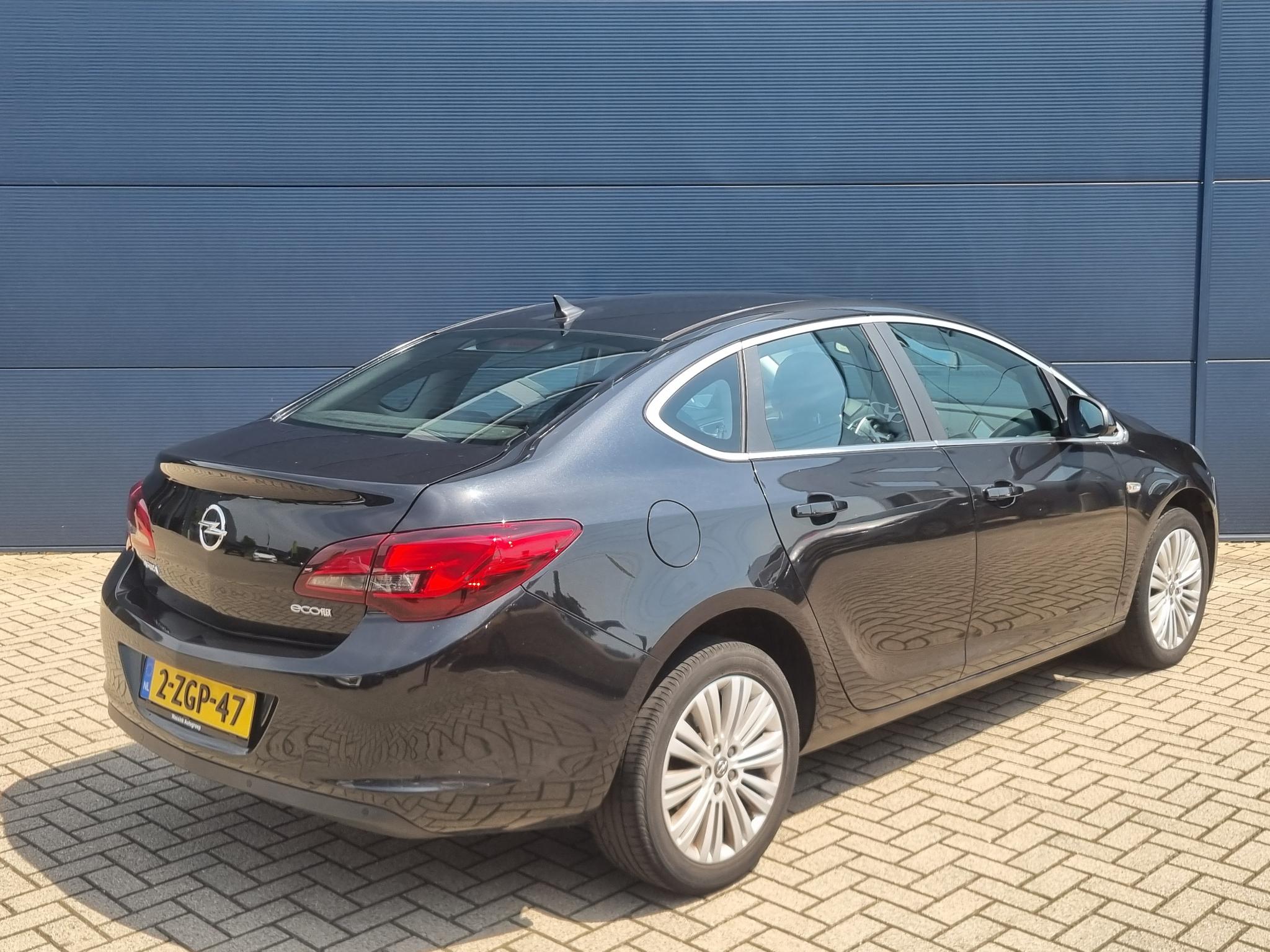 Foto van Opel Astra Notchback