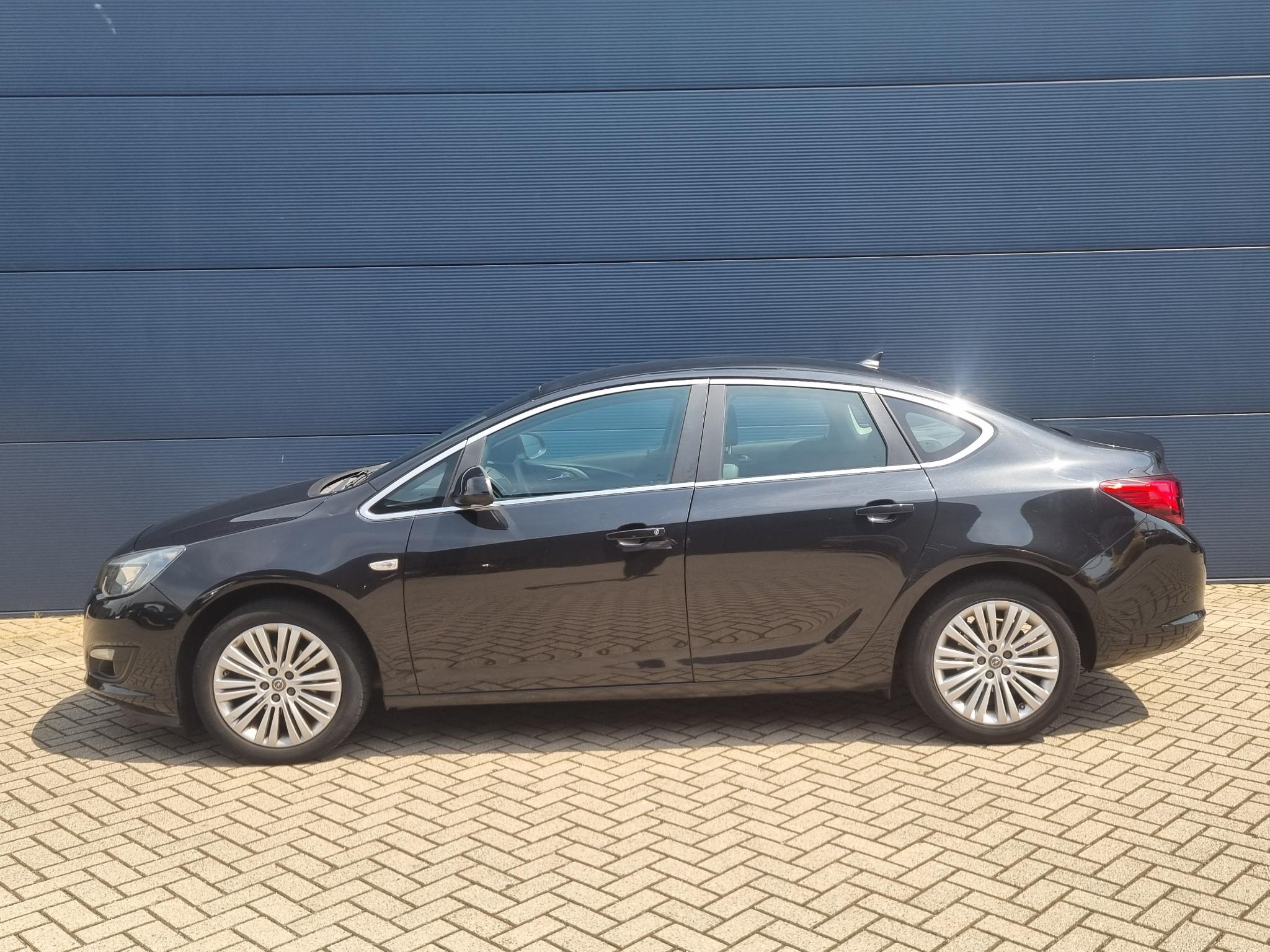 Foto van Opel Astra Notchback