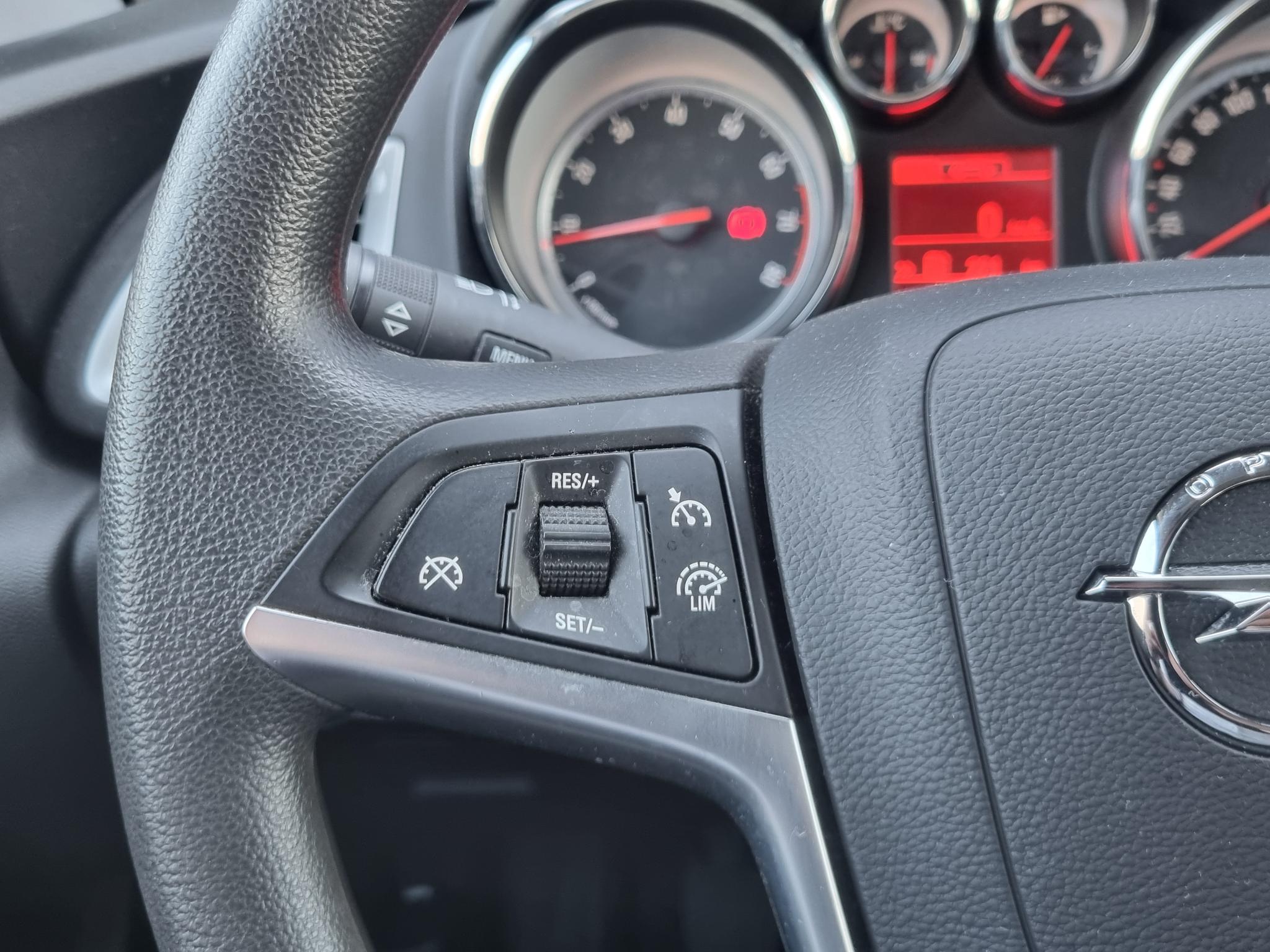 Foto van Opel Astra Notchback