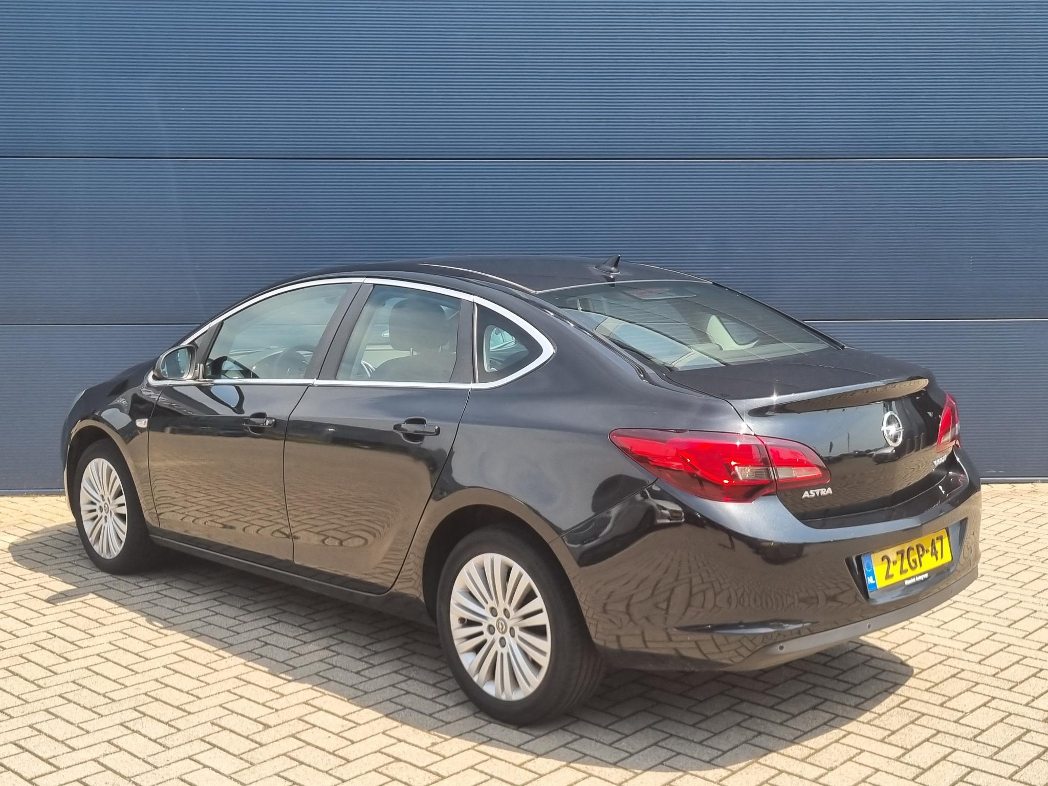 Foto van Opel Astra Notchback