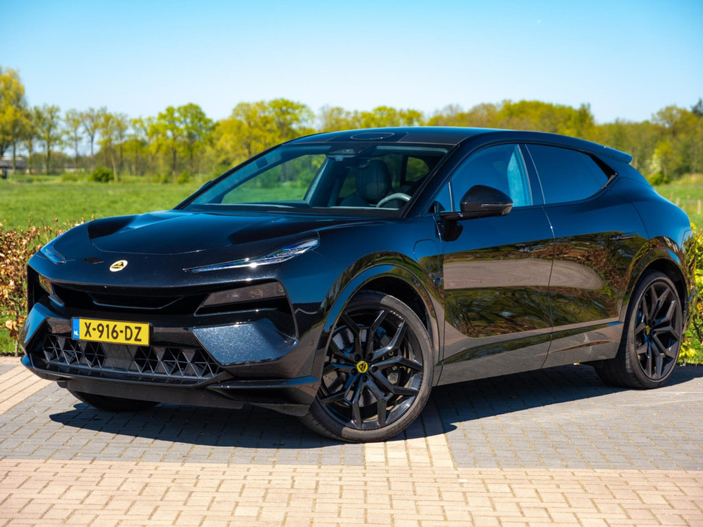 Foto van Lotus Eletre