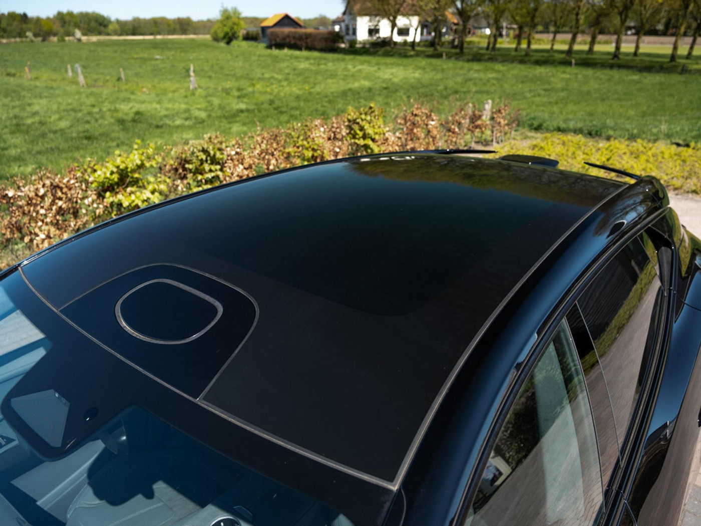 Foto van Lotus Eletre