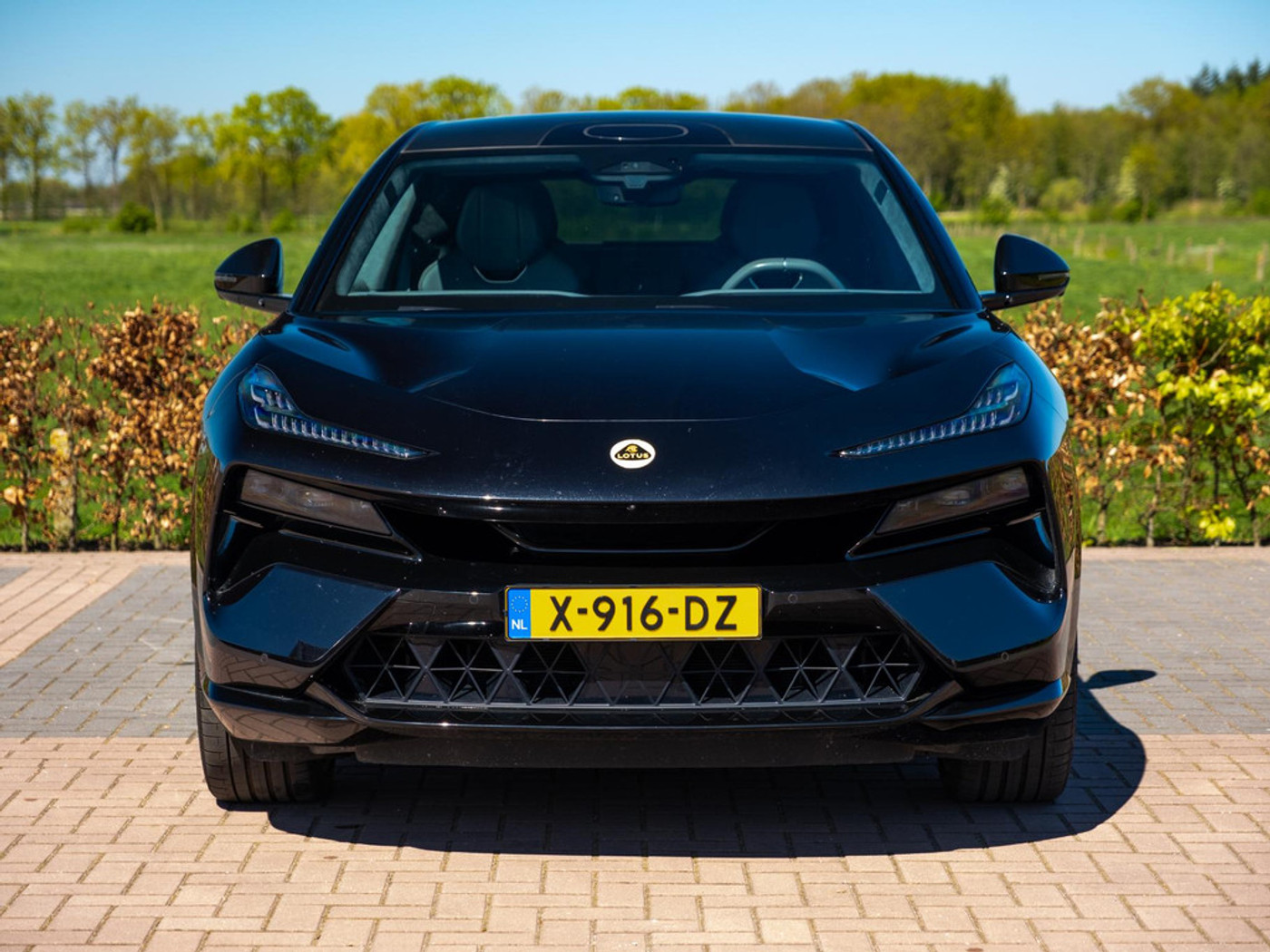 Foto van Lotus Eletre
