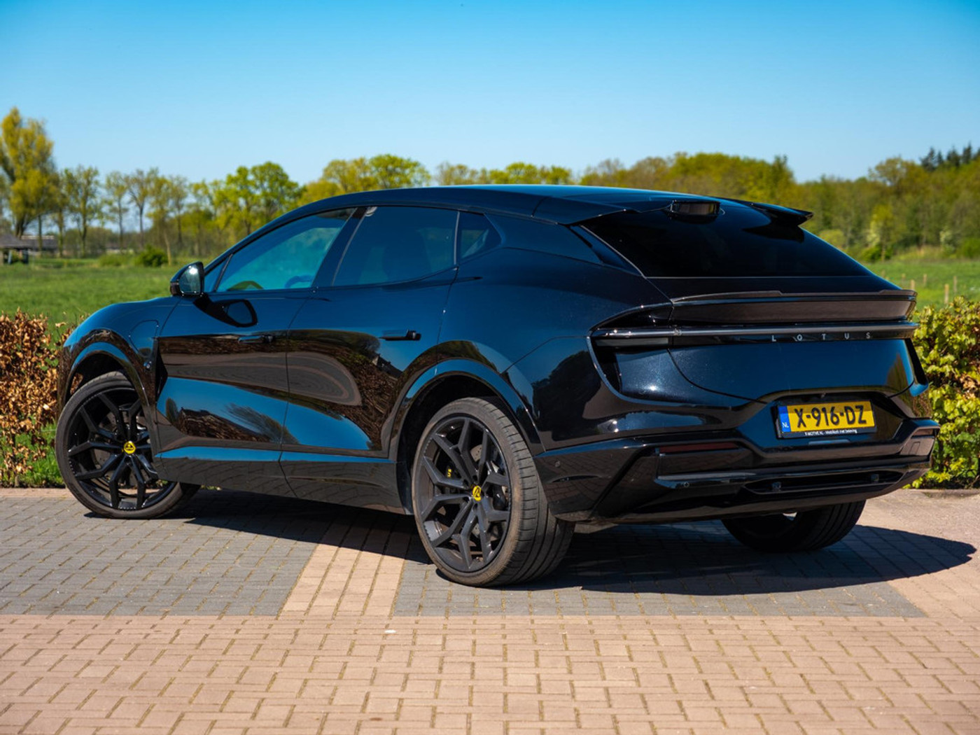 Foto van Lotus Eletre