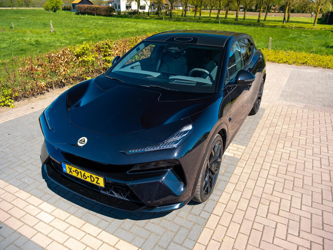 Foto van Lotus Eletre