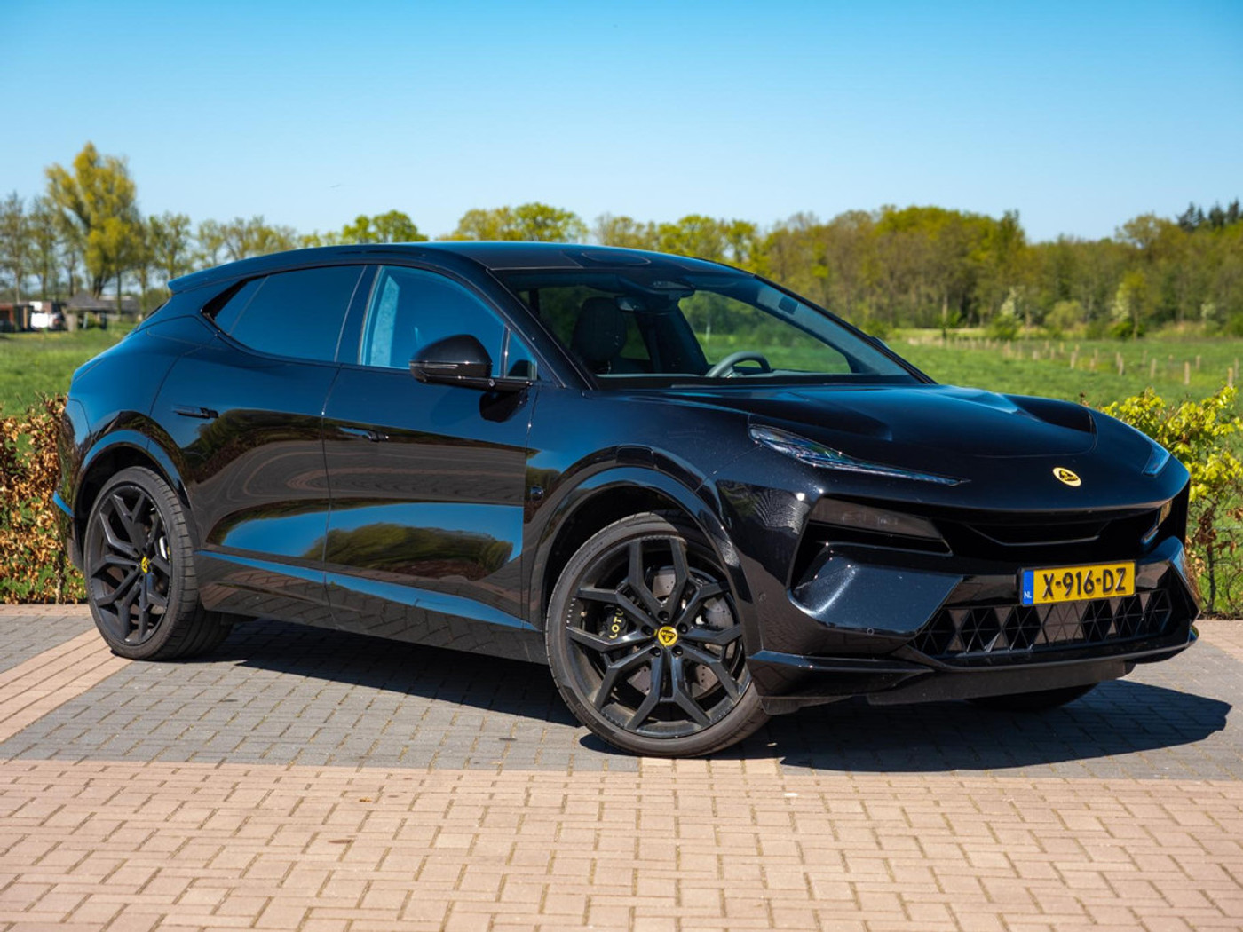Foto van Lotus Eletre