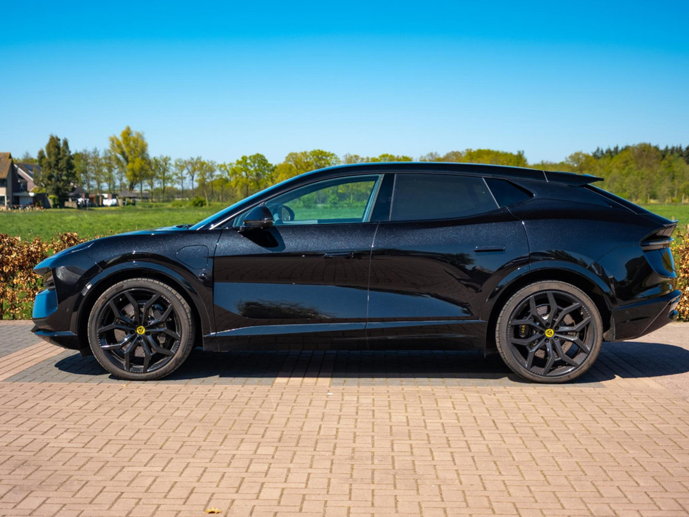 Foto van Lotus Eletre