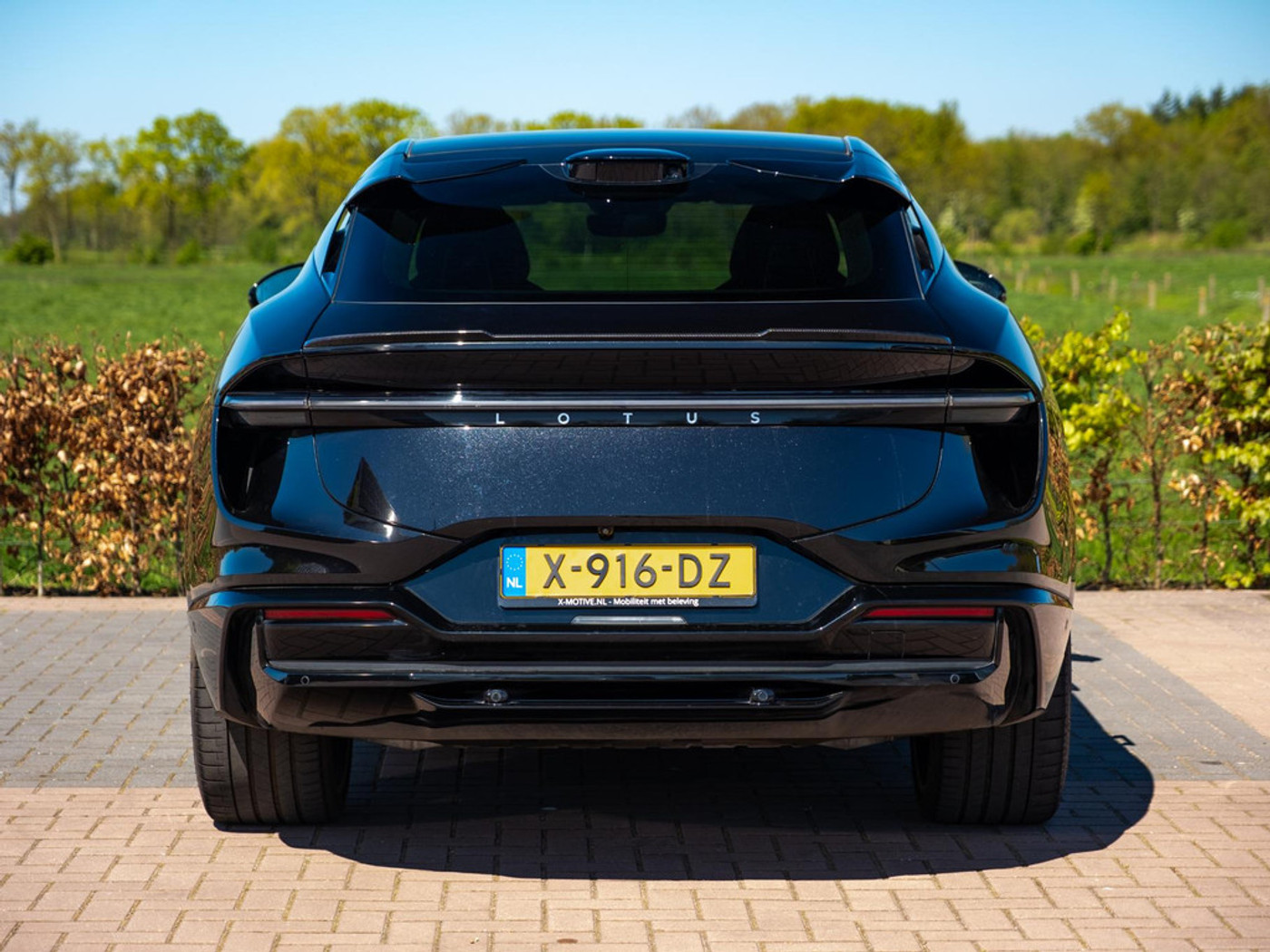 Foto van Lotus Eletre