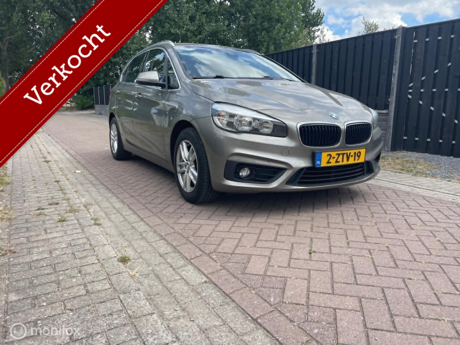 BMW 2 Serie 218i Essential 2015 - voorkant