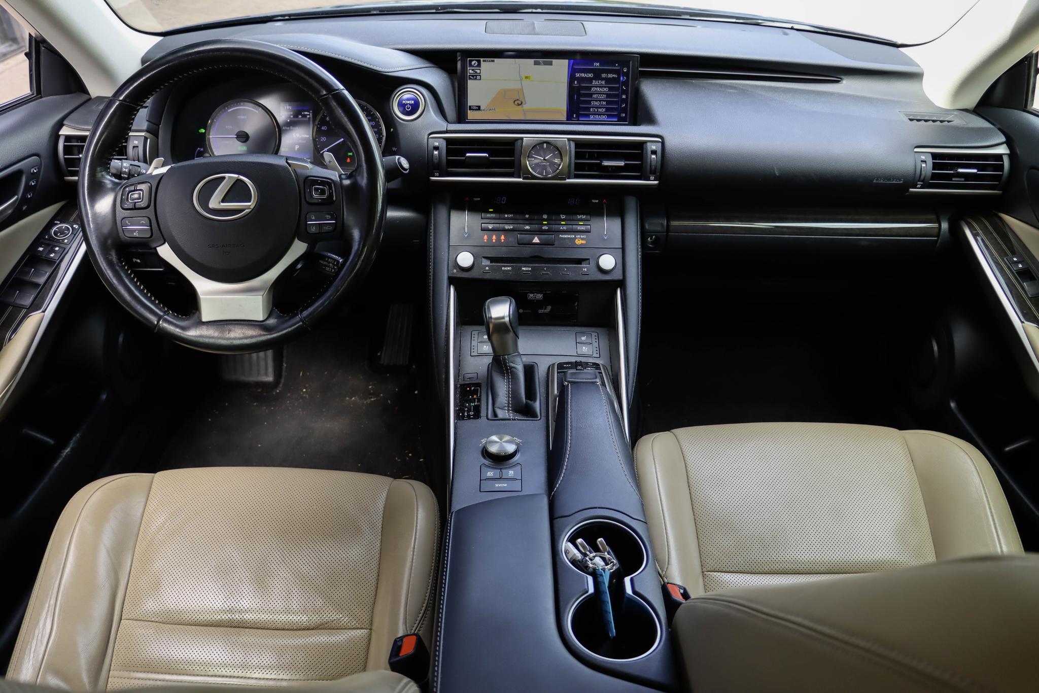 Foto van Lexus Lexus Is300h