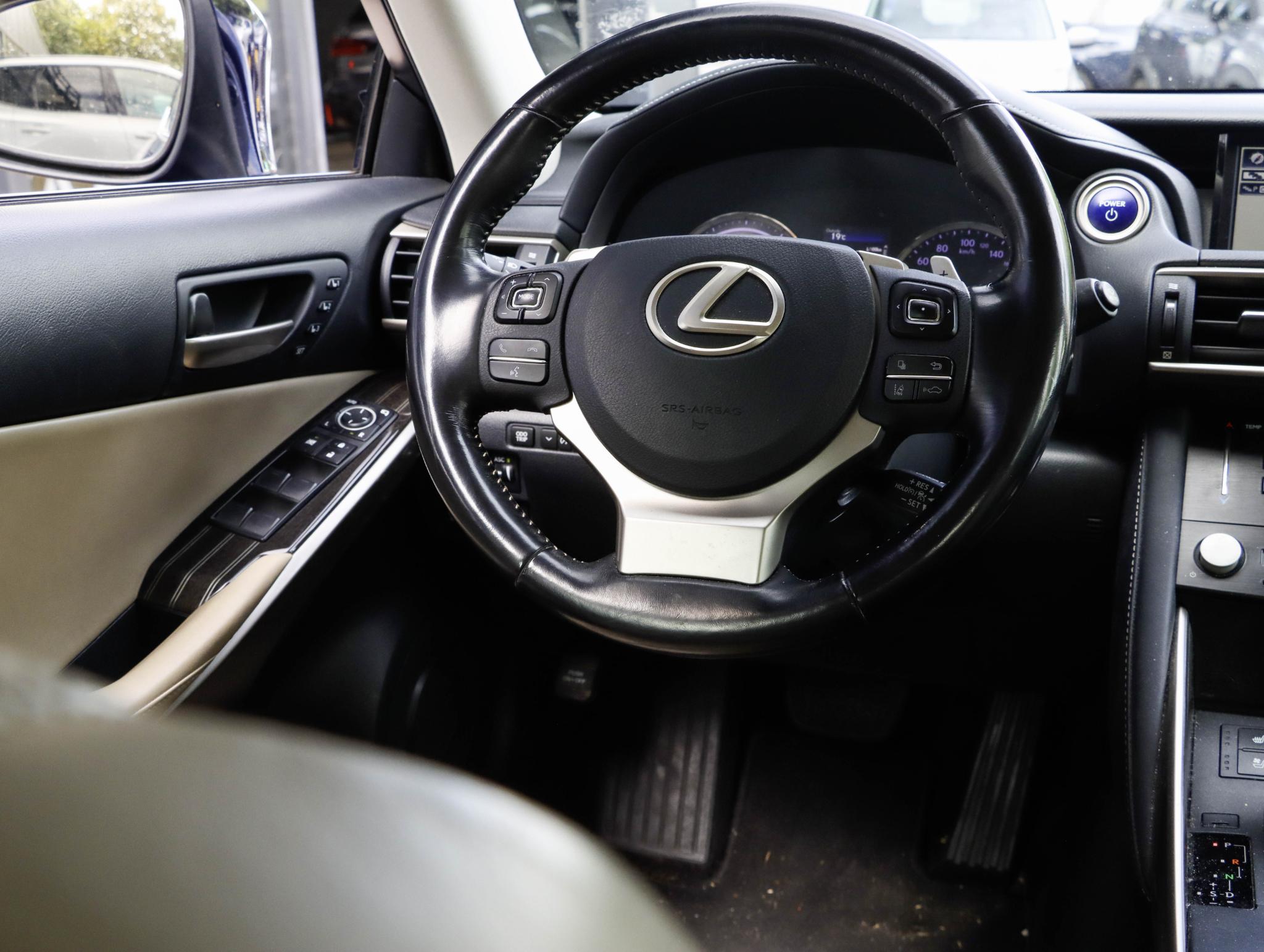 Foto van Lexus Lexus Is300h