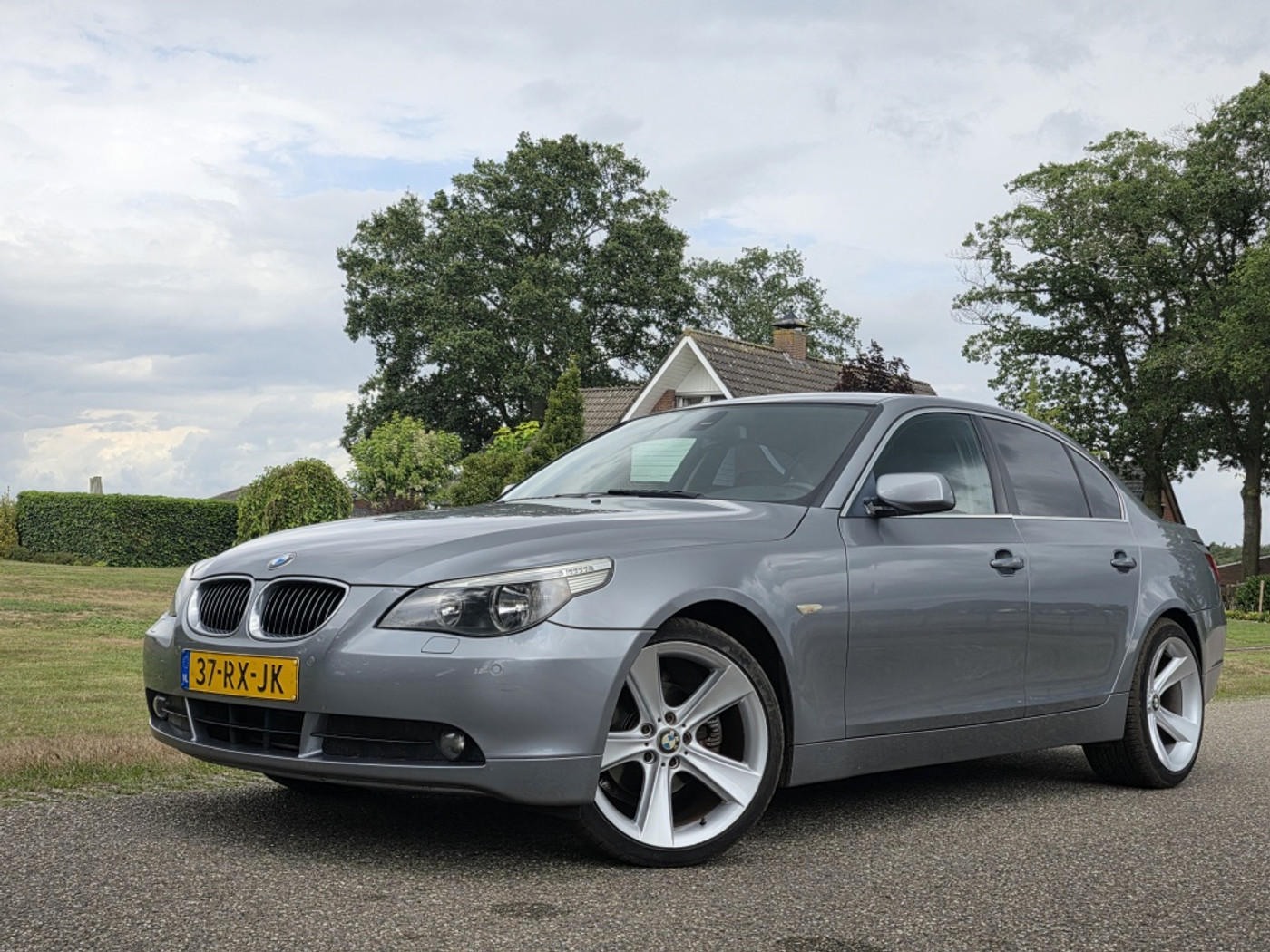 BMW 5er Reihe 523i Executive 2005 - voorkant