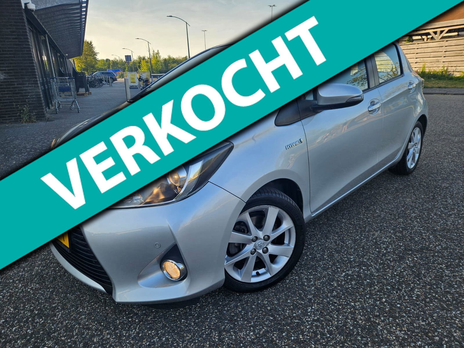 Toyota Toyota Yaris Hybrid 1.5 Full Hybrid Dynamic GARANTIE 2013 - voorkant