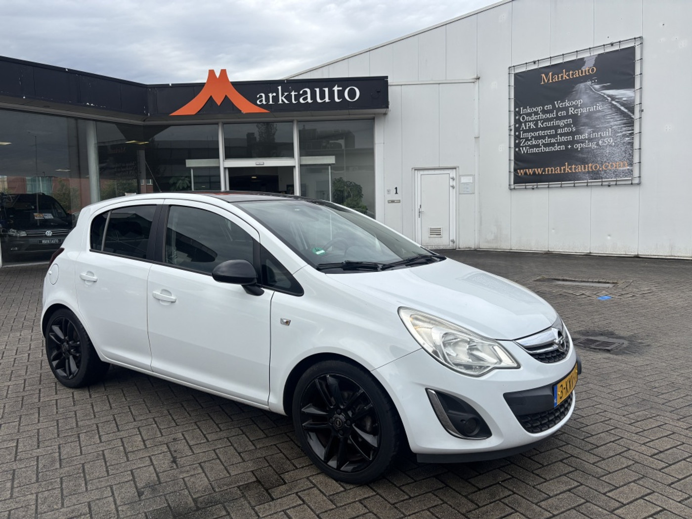 Opel Corsa 1.2-16V Anniversary Edition Airco Cruise 2012 - voorkant